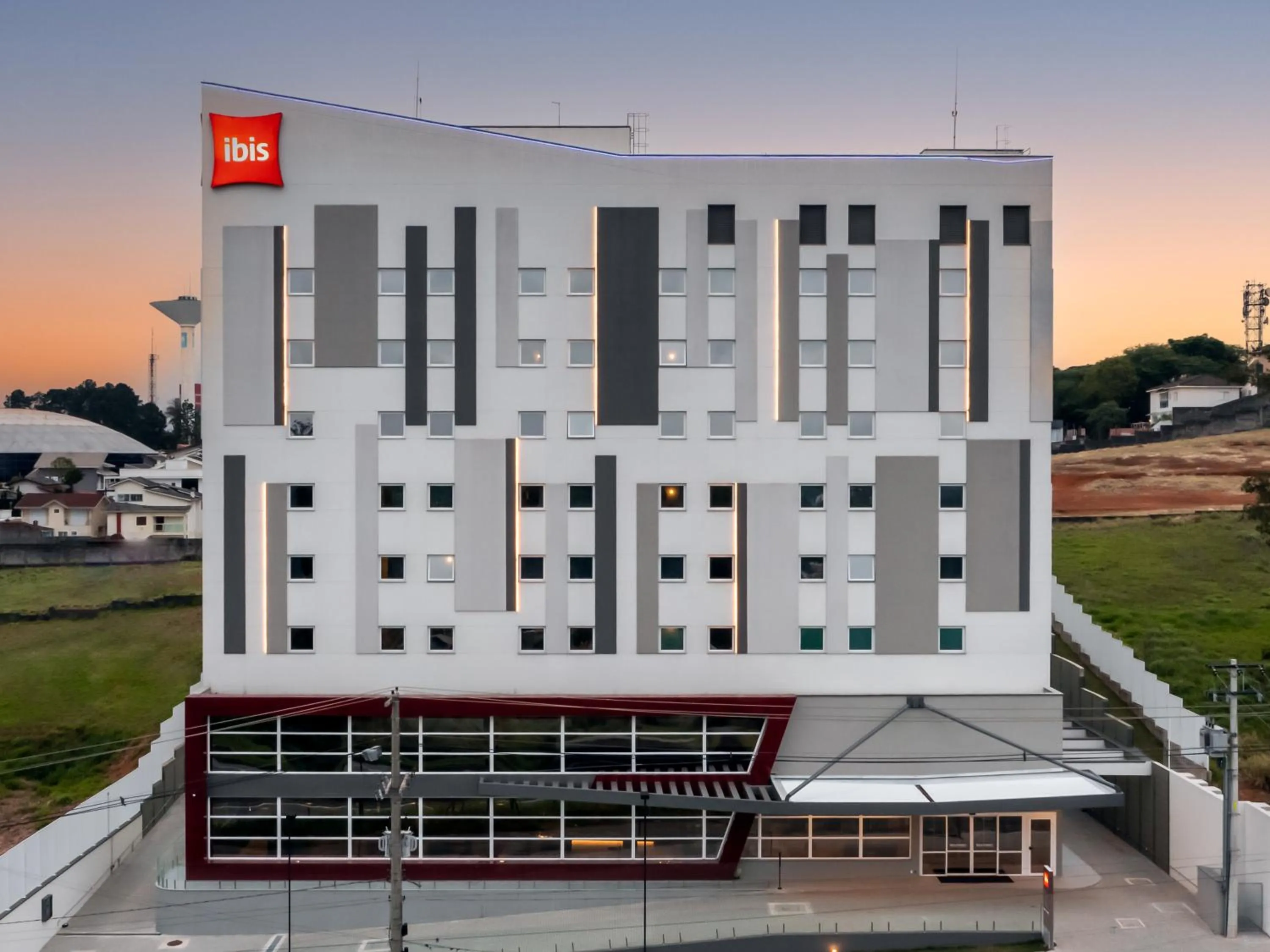 Property building in Ibis Aruja