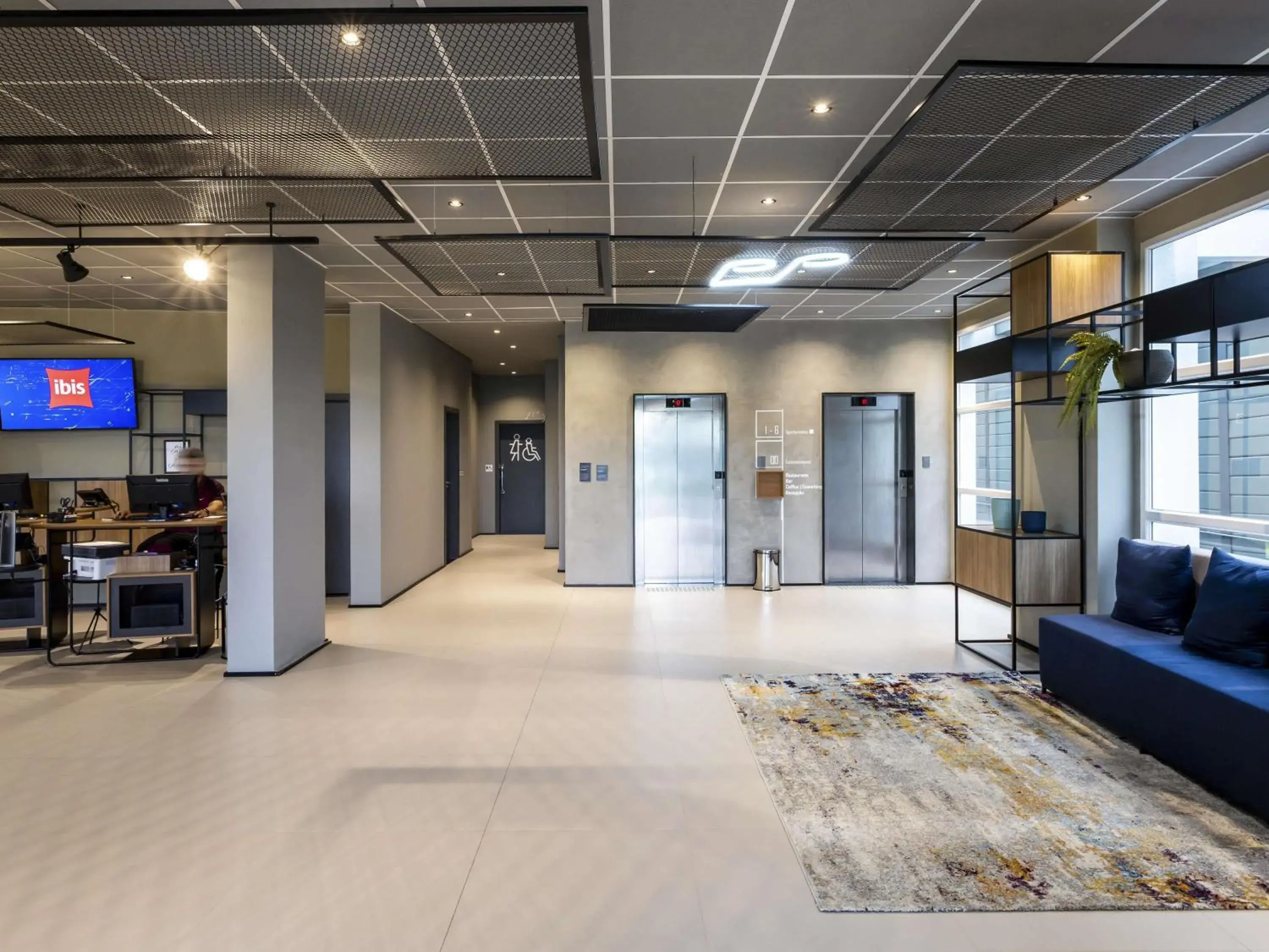 Property building in Ibis Aruja Property building in Ibis Aruja