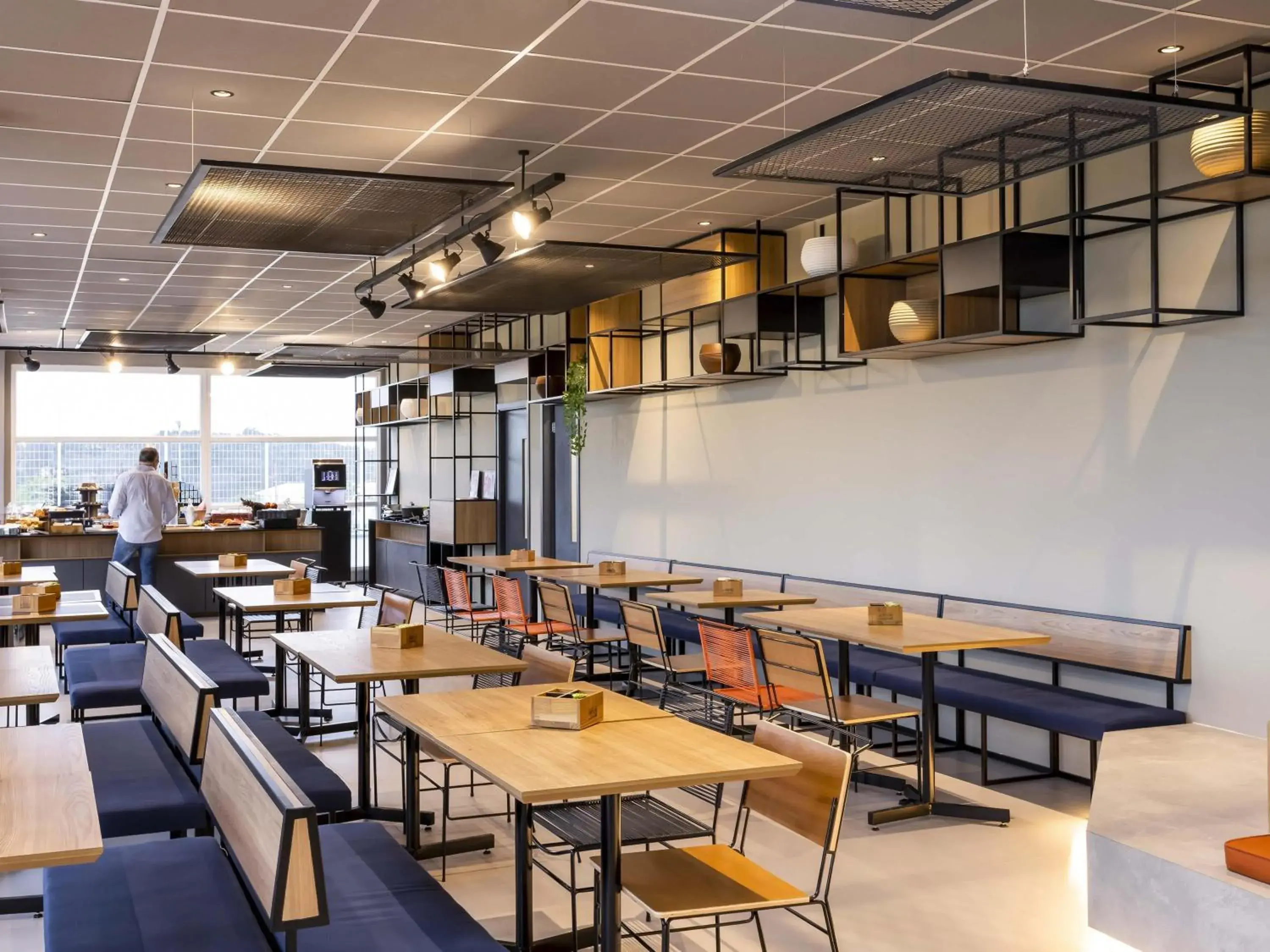 Restaurant/places to eat in Ibis Aruja Restaurant/places to eat in Ibis Aruja