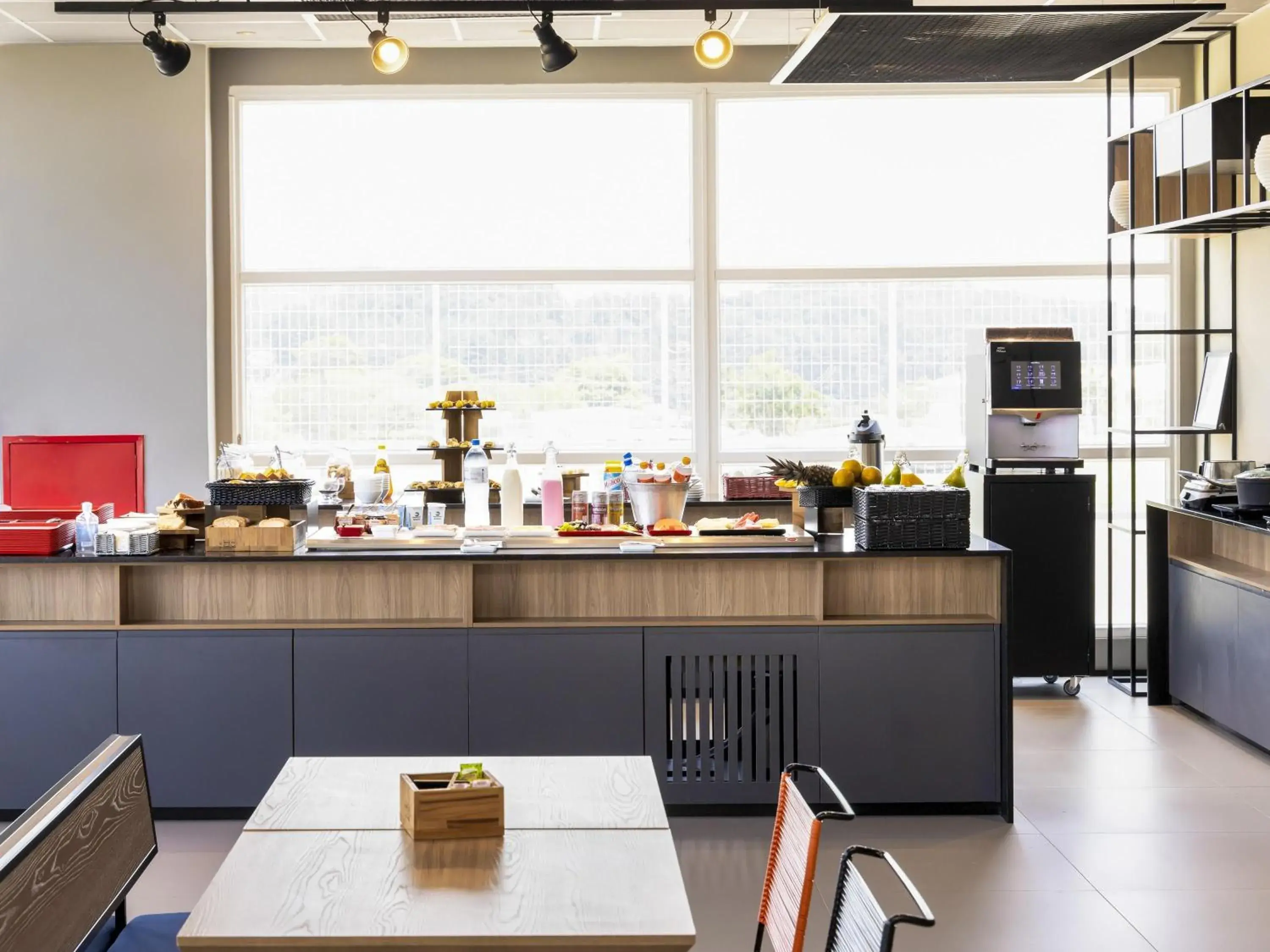 Restaurant/places to eat in Ibis Aruja Restaurant/places to eat in Ibis Aruja