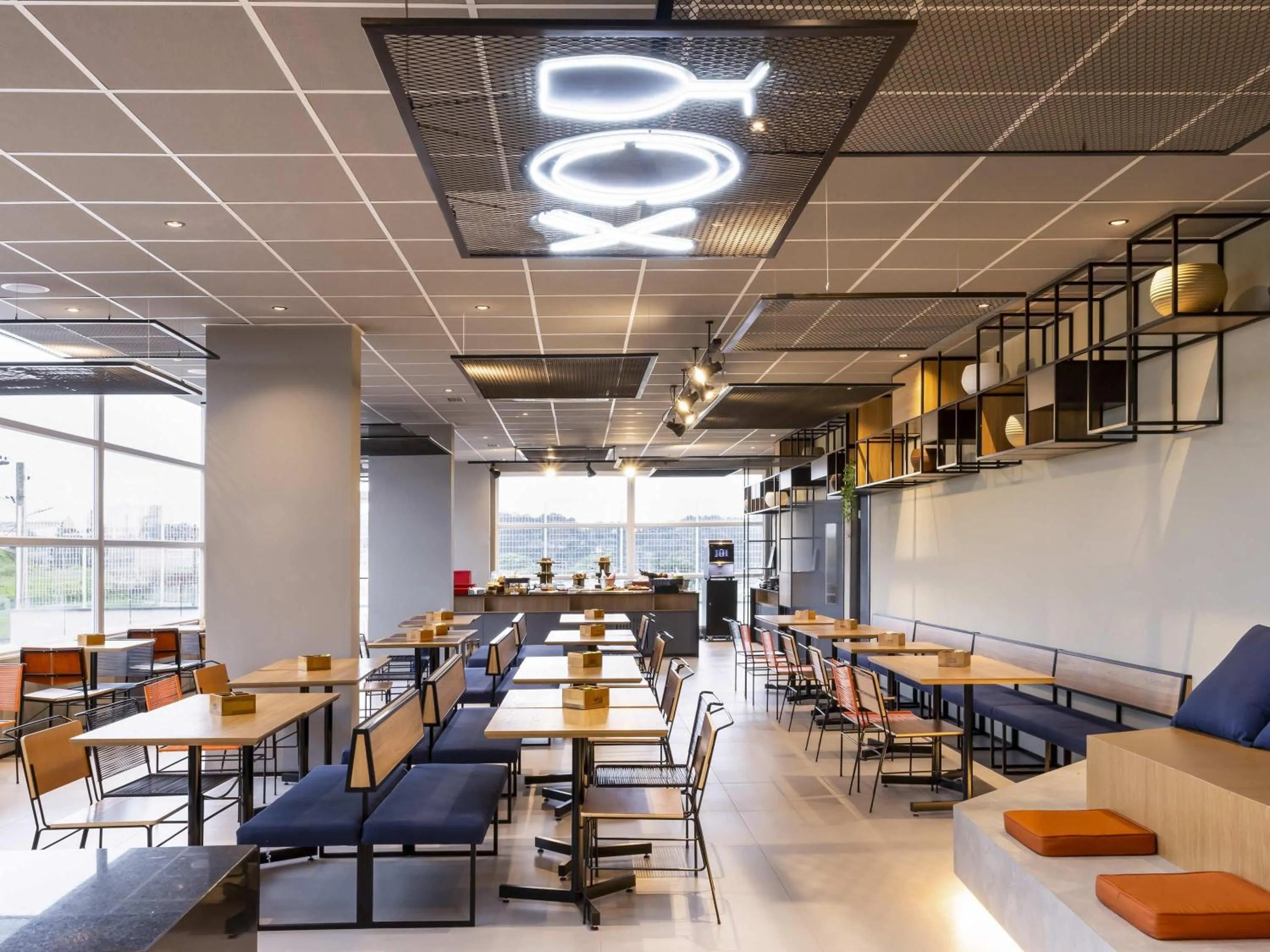 Restaurant/places to eat in Ibis Aruja