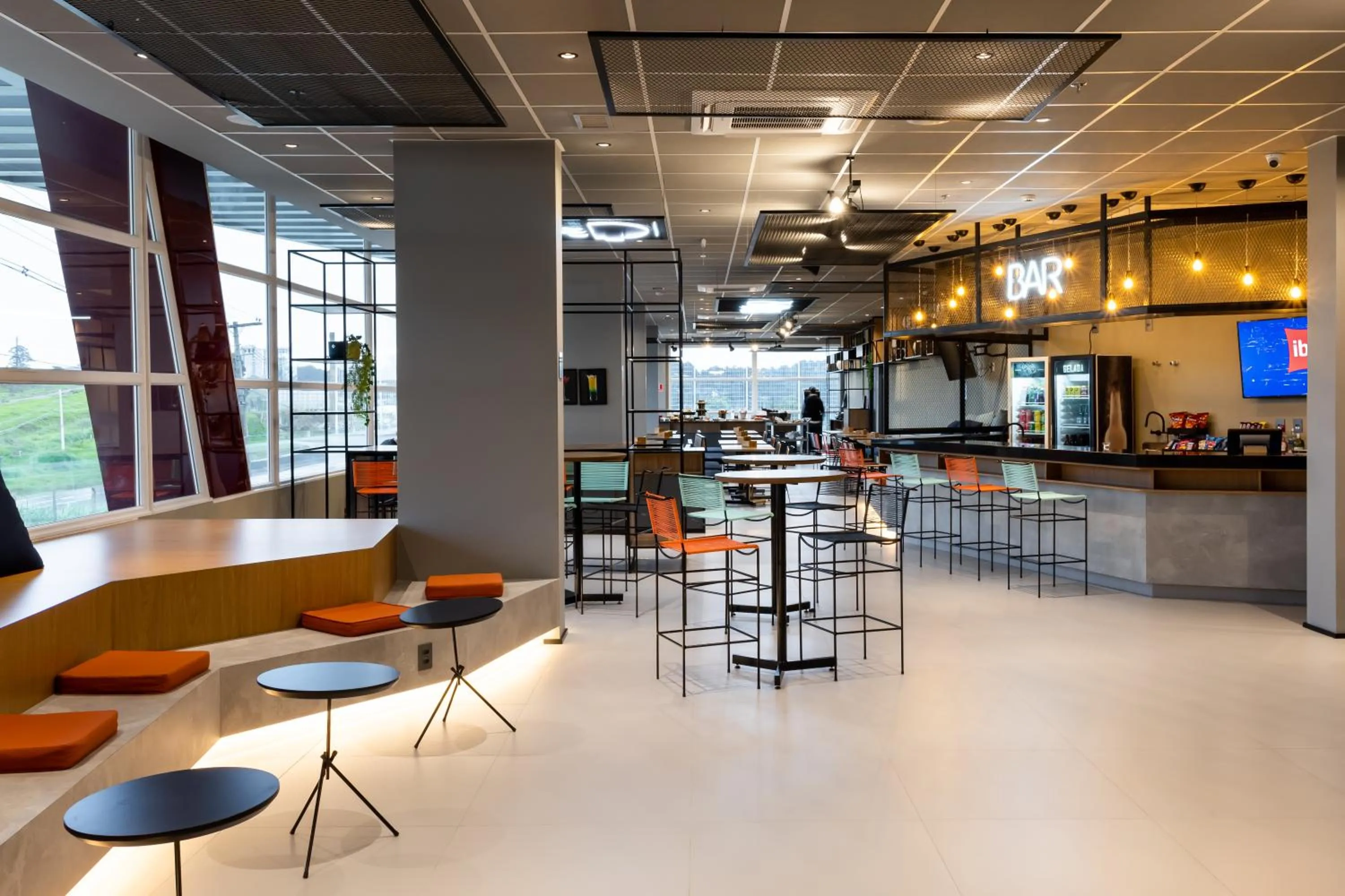 Restaurant/places to eat in Ibis Aruja