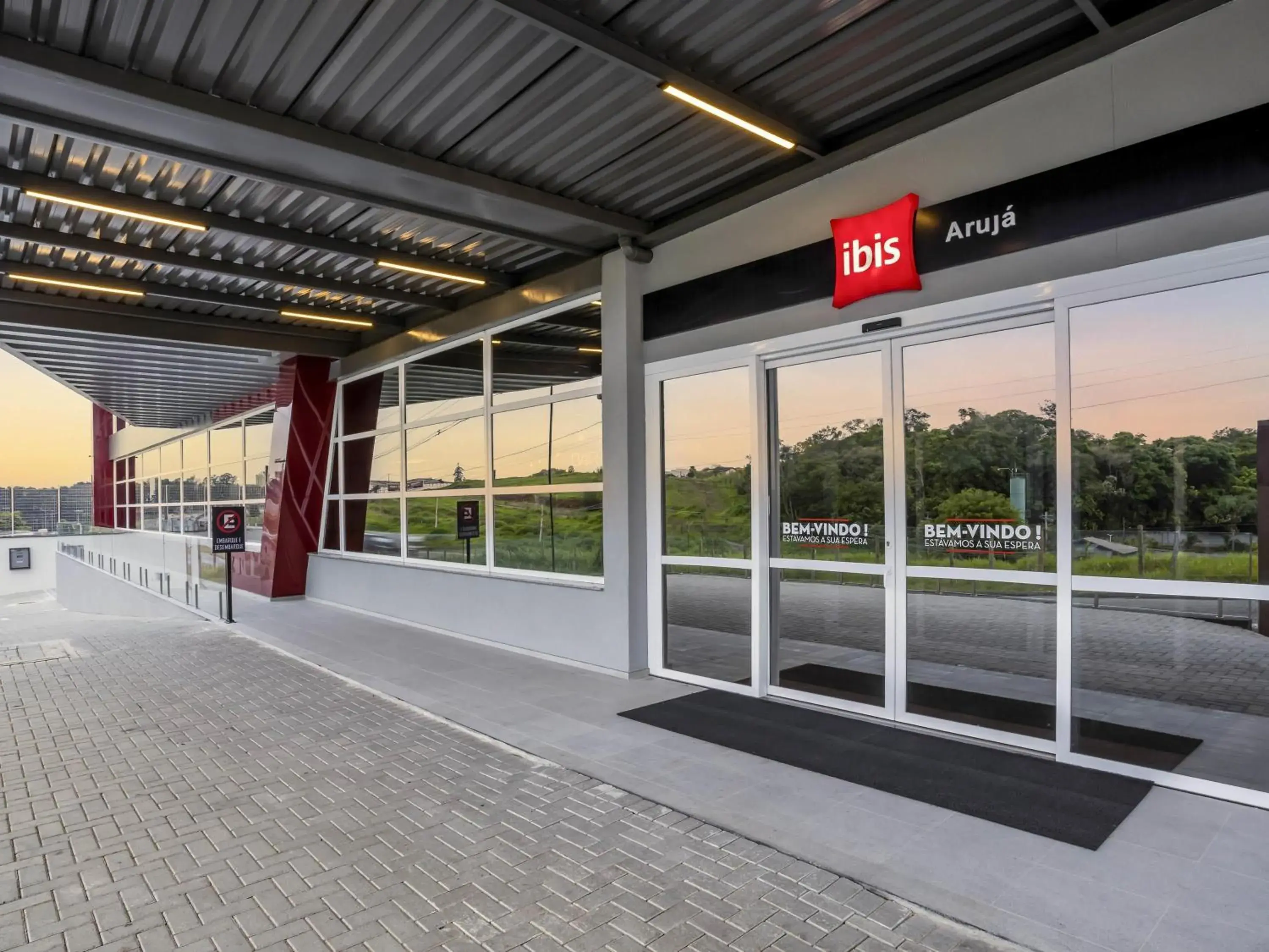 Property building in Ibis Aruja Property building in Ibis Aruja