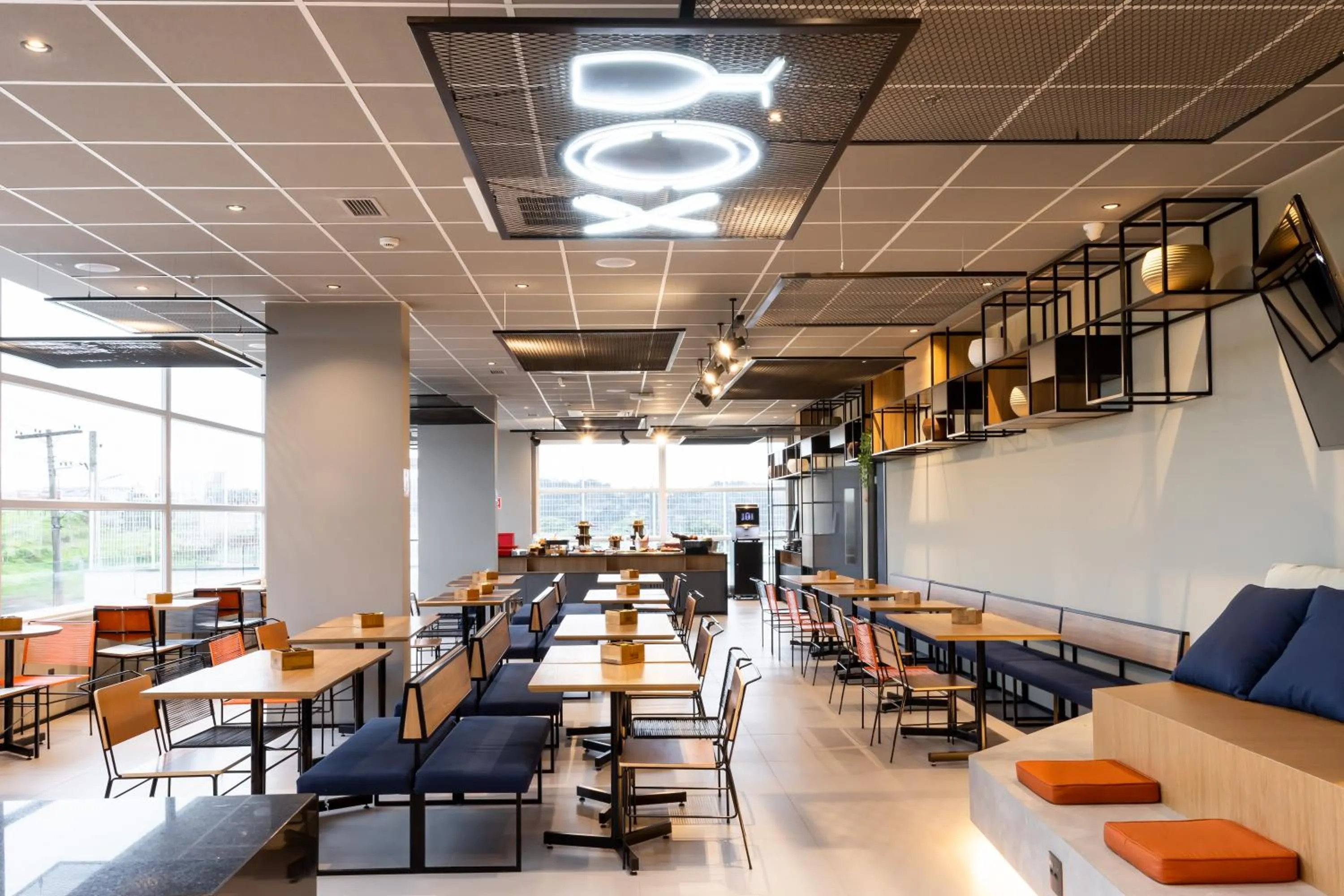 Restaurant/places to eat in Ibis Aruja