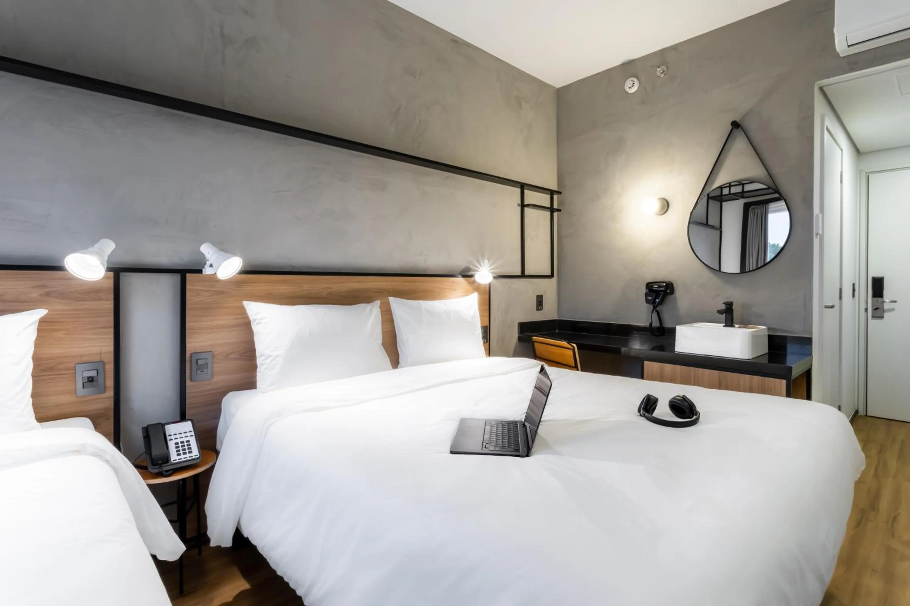 Photo of the whole room, Bed in Ibis Aruja