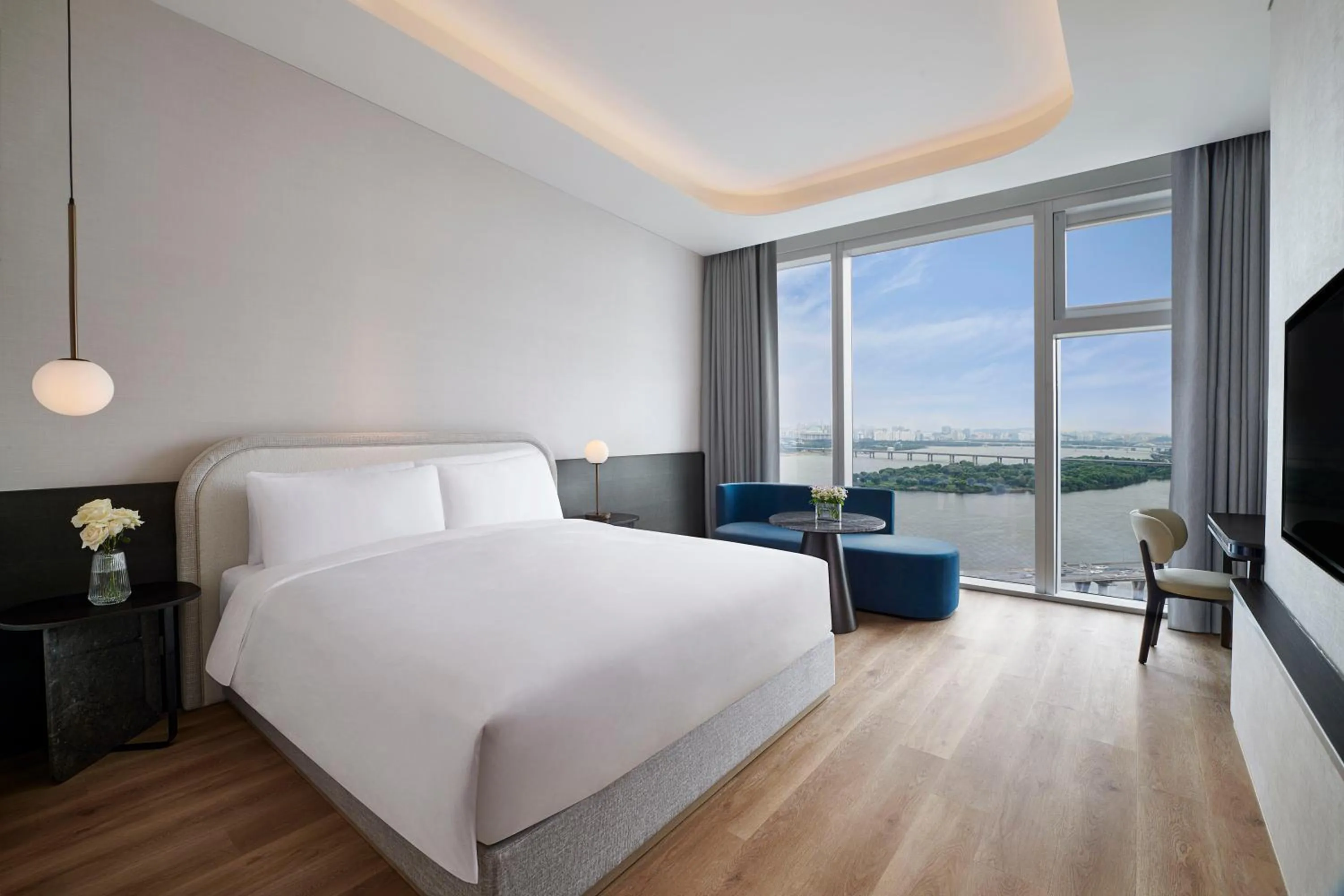 Bedroom, Bed in Naru Ambassador Hotel Seoul - MGallery Collection