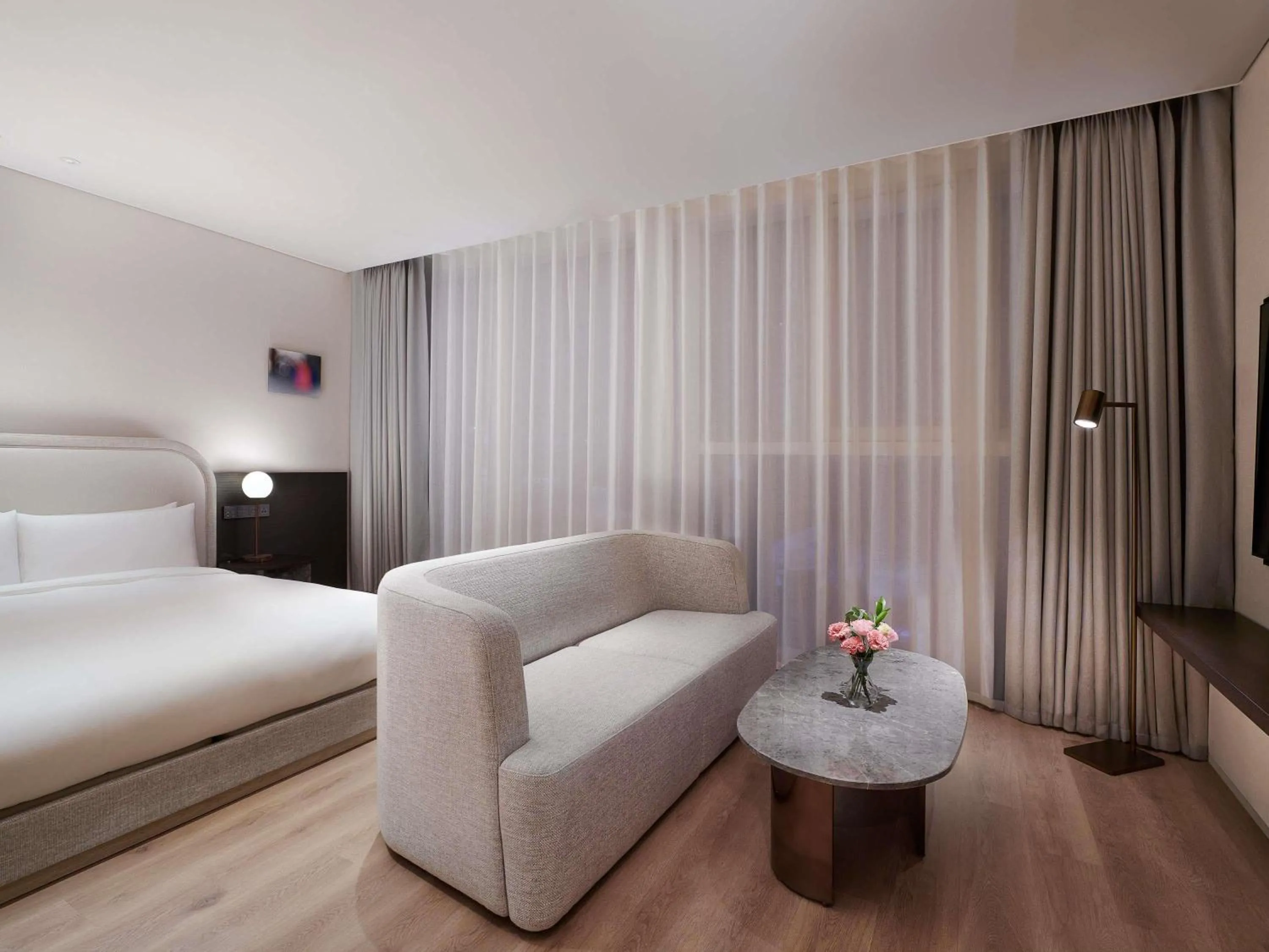 Bedroom, Bed in Naru Ambassador Hotel Seoul - MGallery Collection