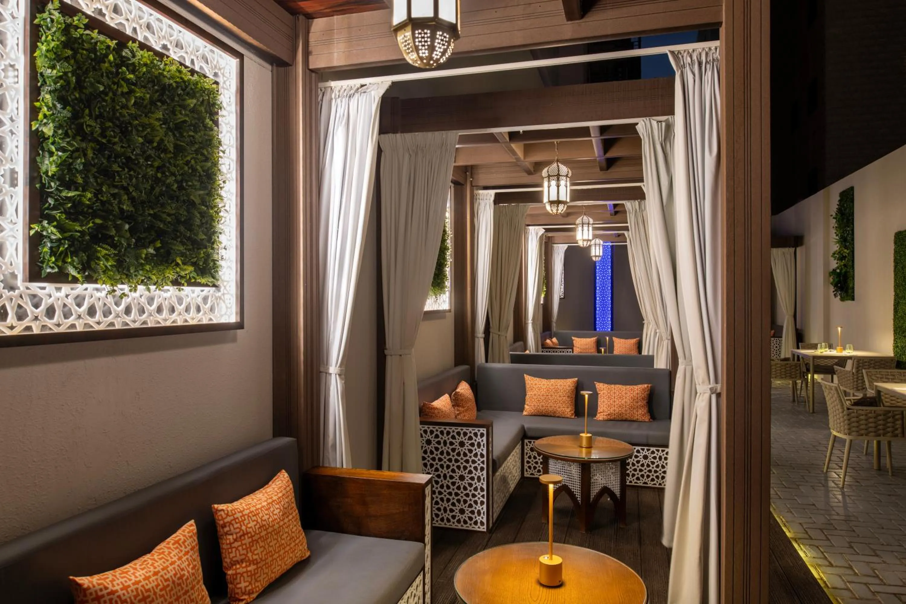 Restaurant/places to eat in ibis Doha