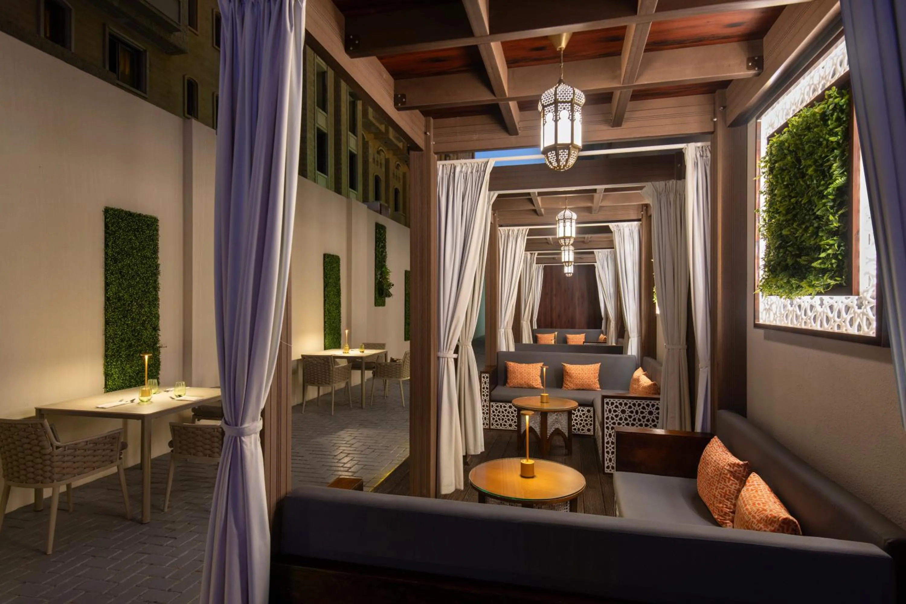 Restaurant/places to eat in ibis Doha