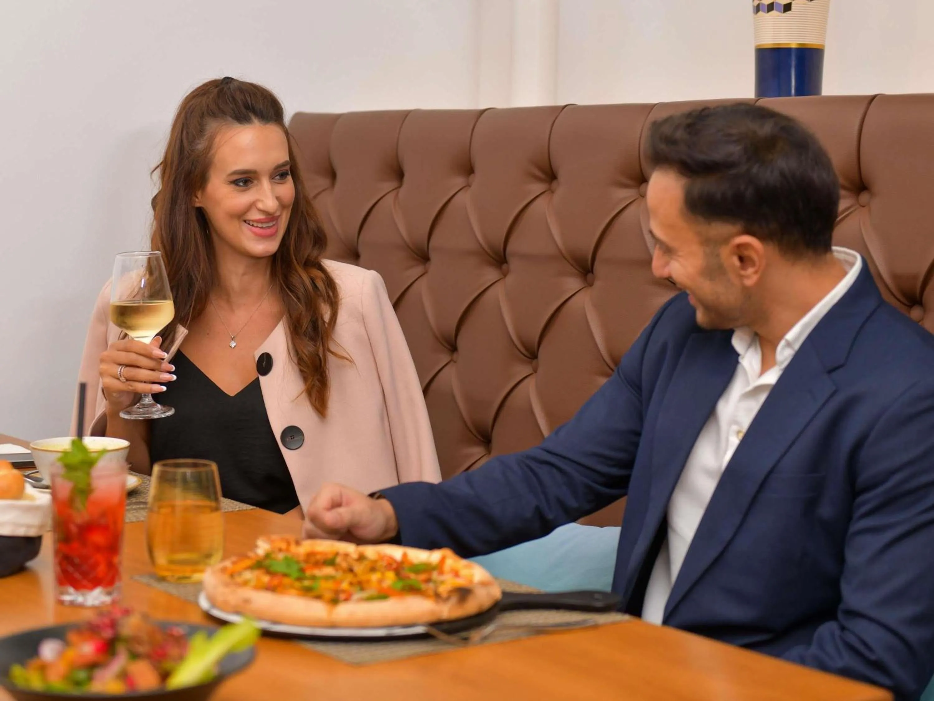 Restaurant/places to eat in ibis Doha