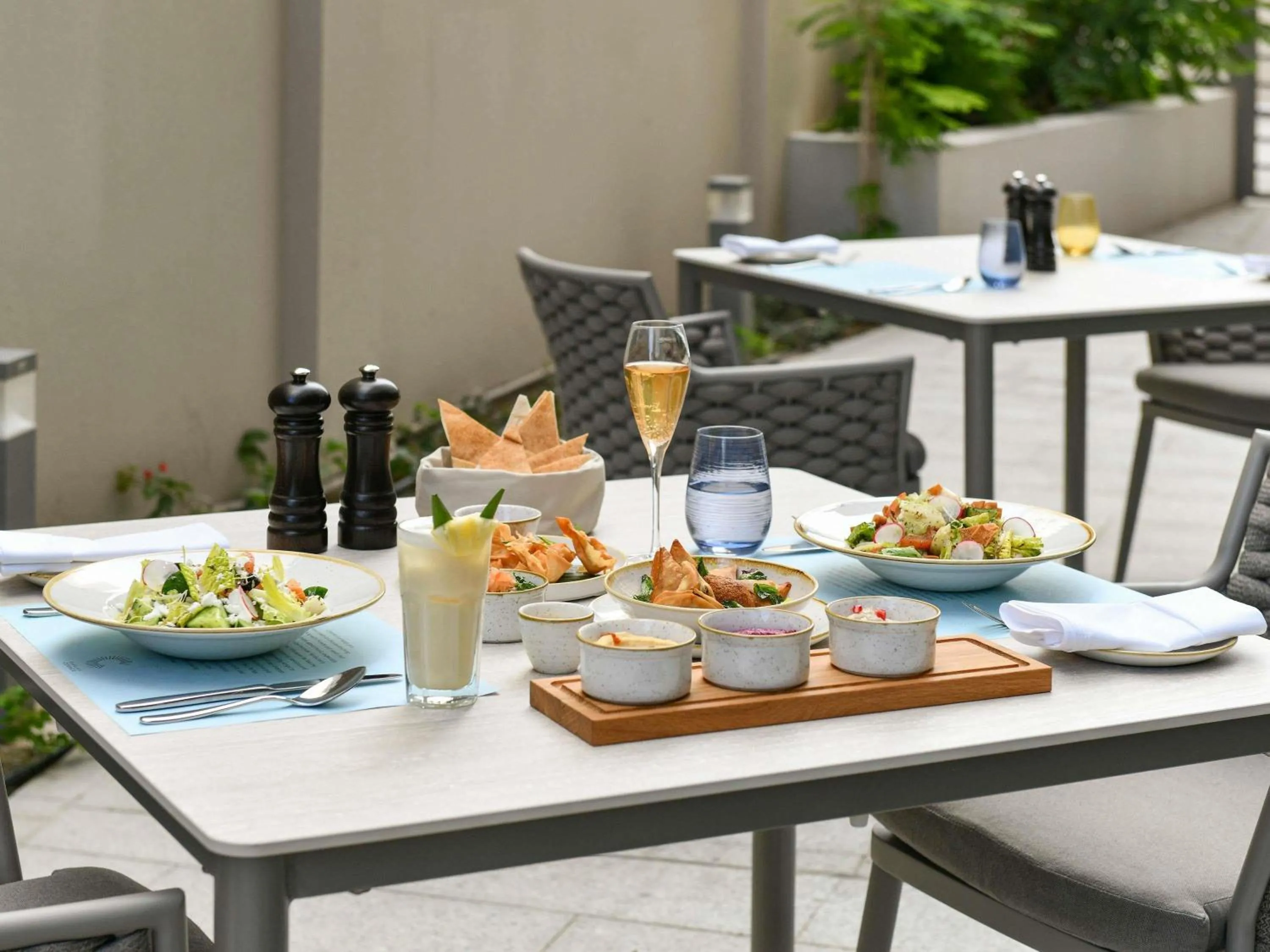 Restaurant/places to eat in ibis Doha