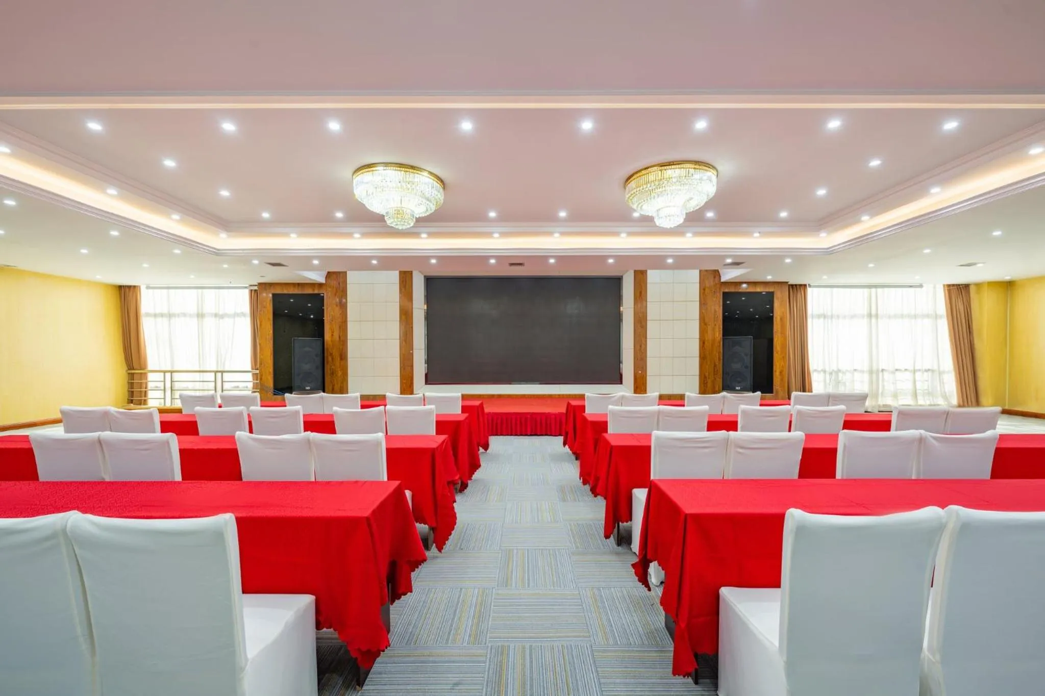 Meeting/conference room in Holiday Inn Express Chengdu Tianfu Square by IHG - Chunxi Road and Kuanzhai Alley
