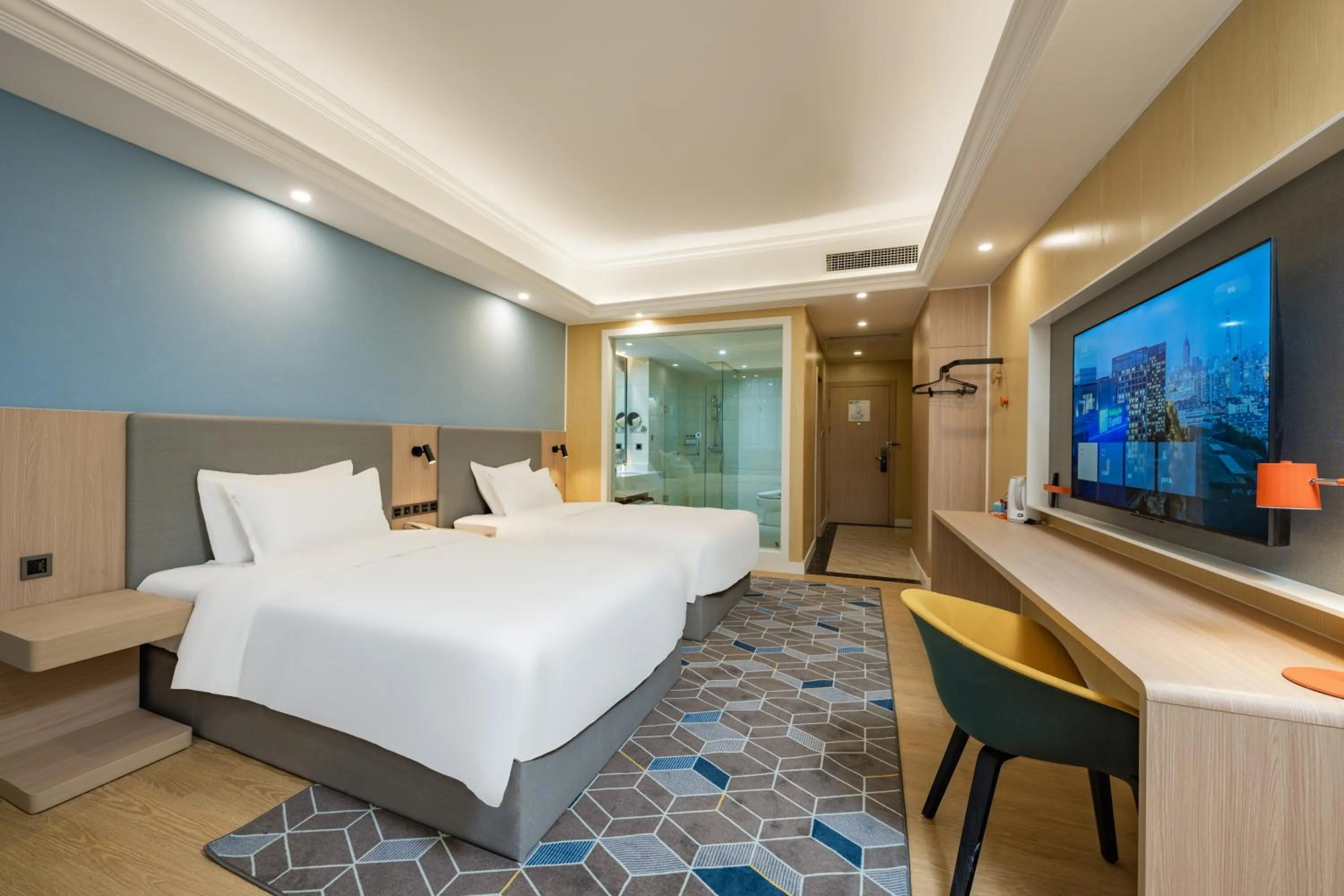 Communal lounge/ TV room, Bed in Holiday Inn Express Chengdu Tianfu Square by IHG