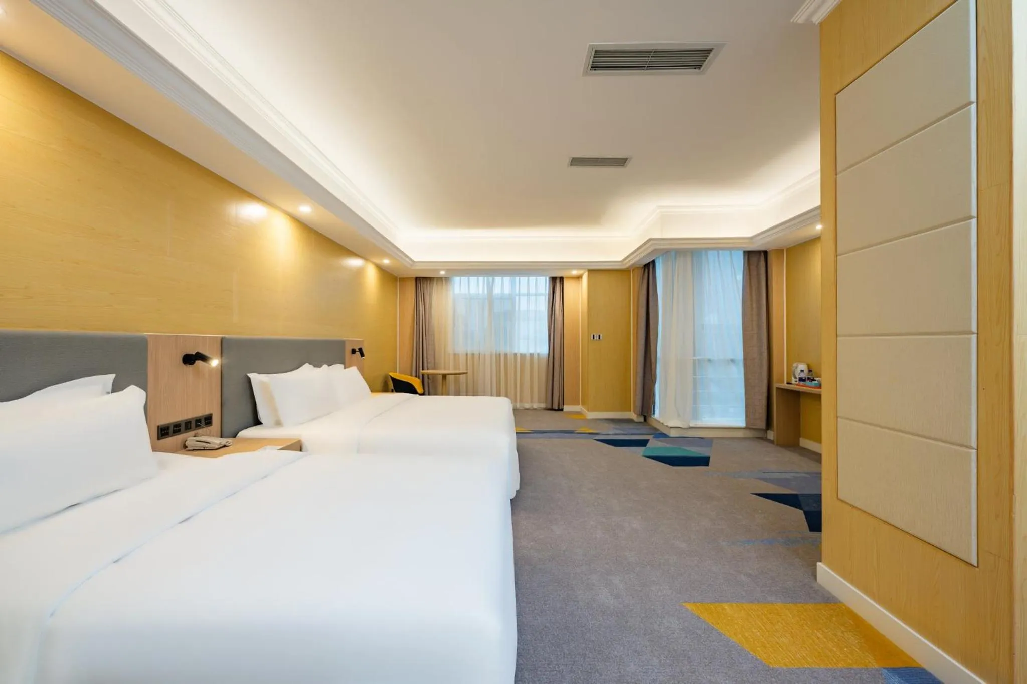 Photo of the whole room, Bed in Holiday Inn Express Chengdu Tianfu Square by IHG - Chunxi Road and Kuanzhai Alley