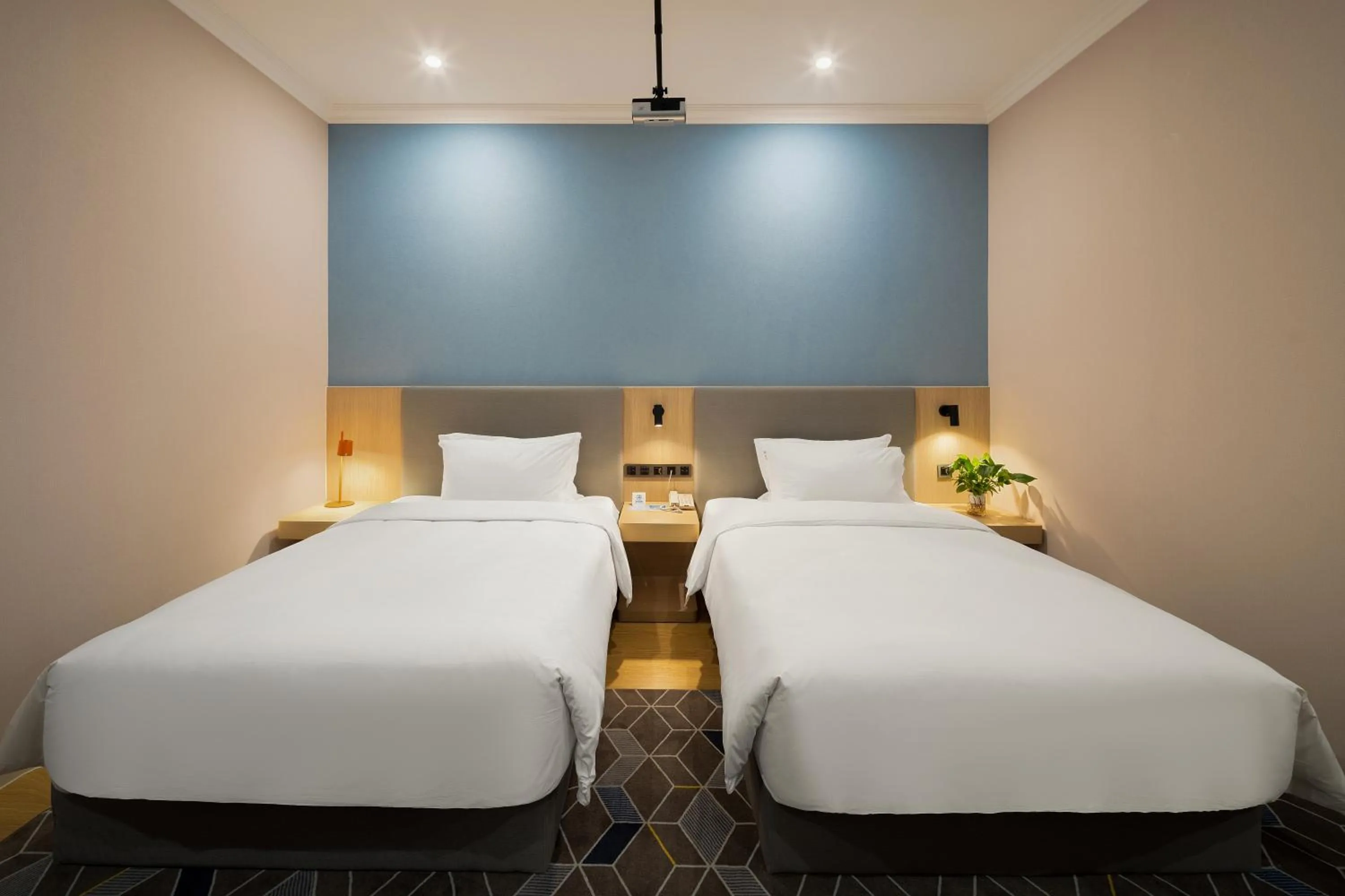 Bed in Holiday Inn Express Chengdu Tianfu Square by IHG - Chunxi Road and Kuanzhai Alley