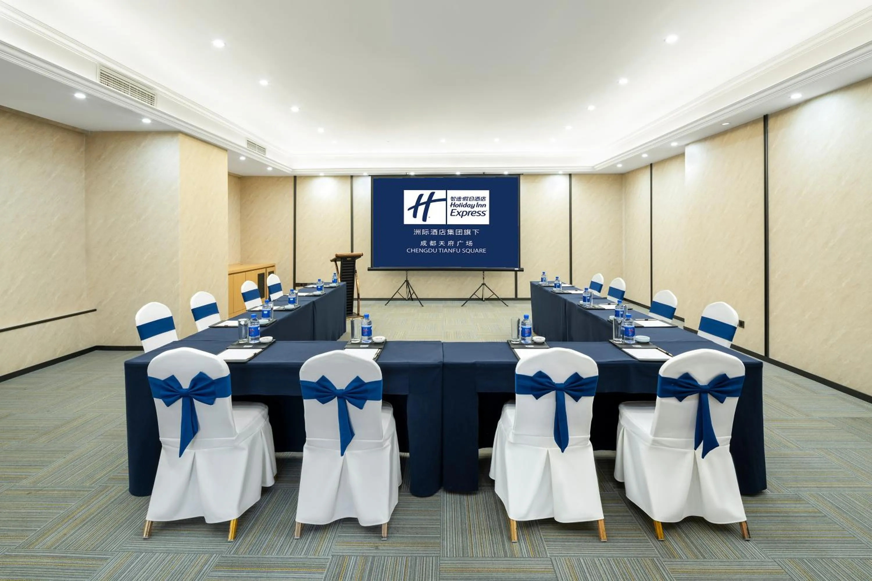 Meeting/conference room in Holiday Inn Express Chengdu Tianfu Square by IHG - Chunxi Road and Kuanzhai Alley