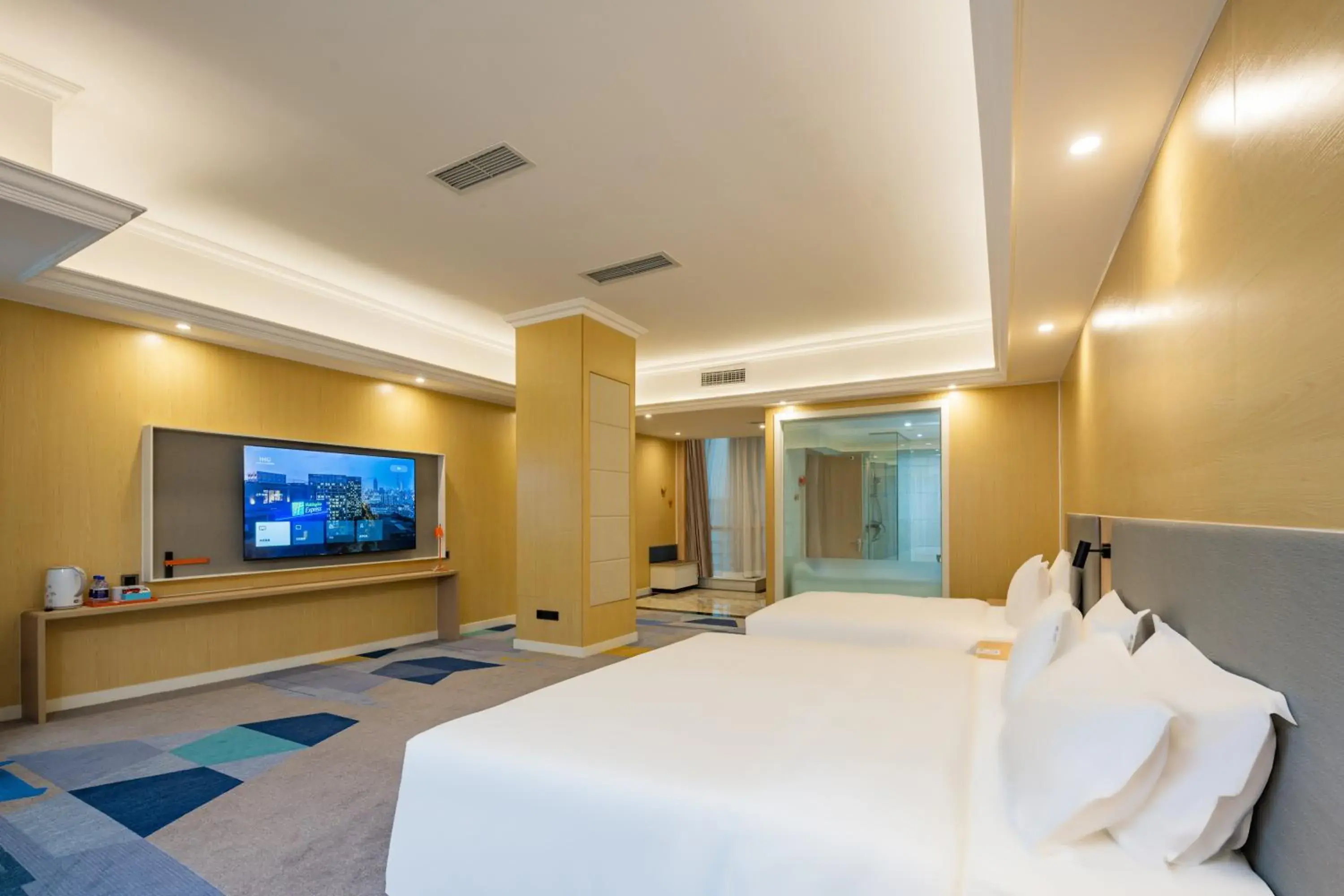 1 King and 1 Single Standard in Holiday Inn Express Chengdu Tianfu Square by IHG - Chunxi Road and Kuanzhai Alley 1 King and 1 Single Standard in Holiday Inn Express Chengdu Tianfu Square by IHG - Chunxi Road and Kuanzhai Alley