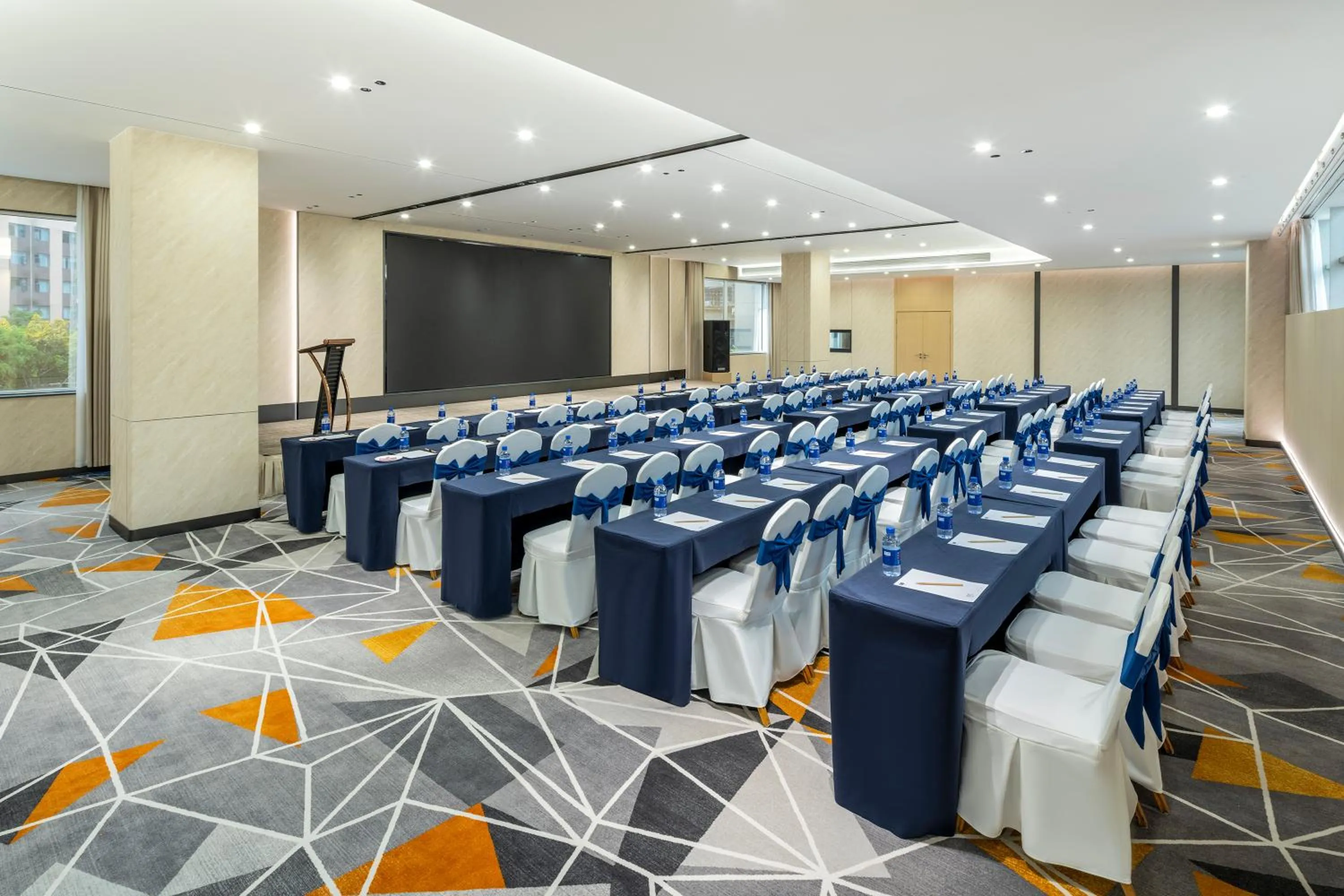 Meeting/conference room in Holiday Inn Express Chengdu Tianfu Square by IHG - Chunxi Road and Kuanzhai Alley