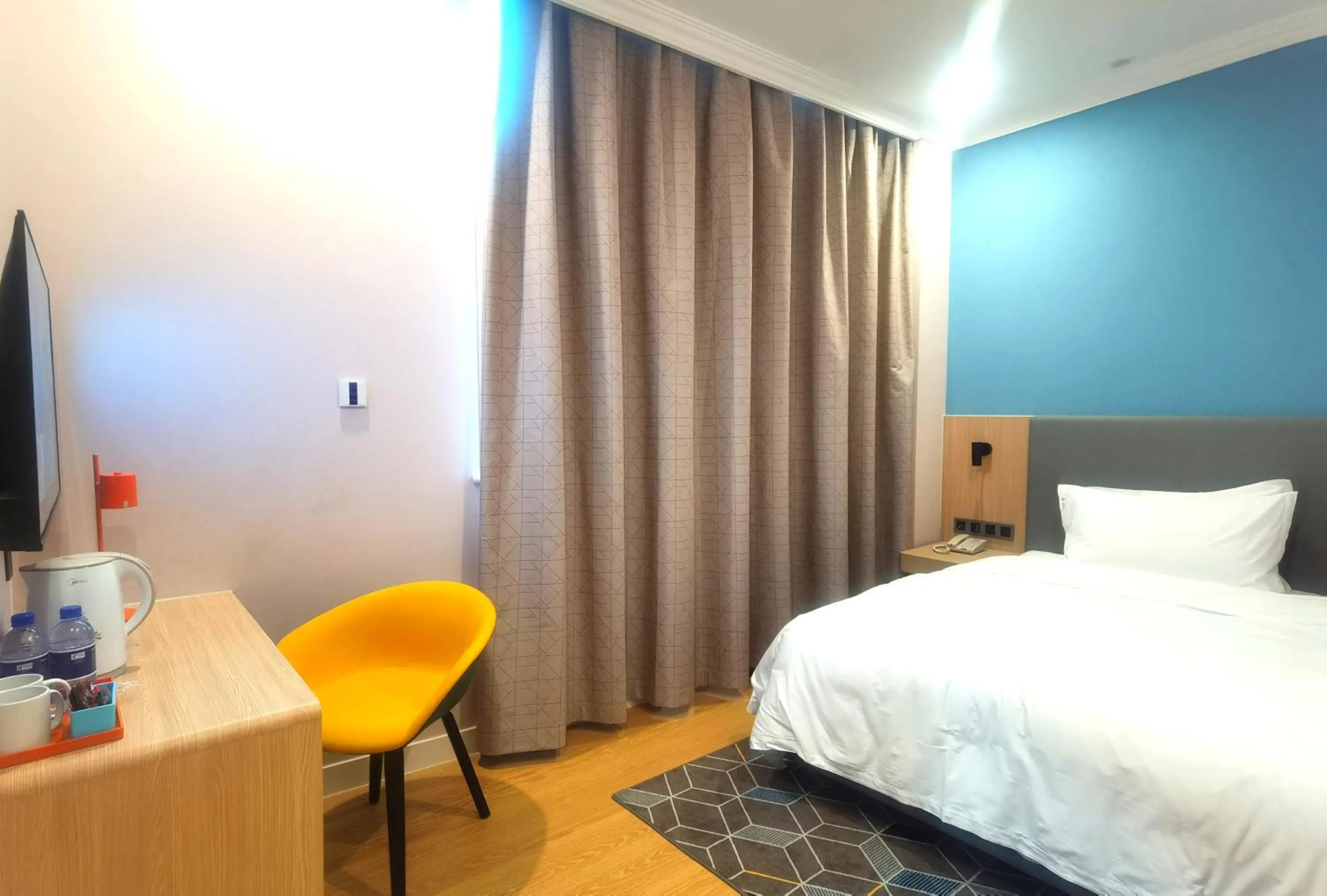 Bed in Holiday Inn Express Chengdu Tianfu Square by IHG - Chunxi Road and Kuanzhai Alley