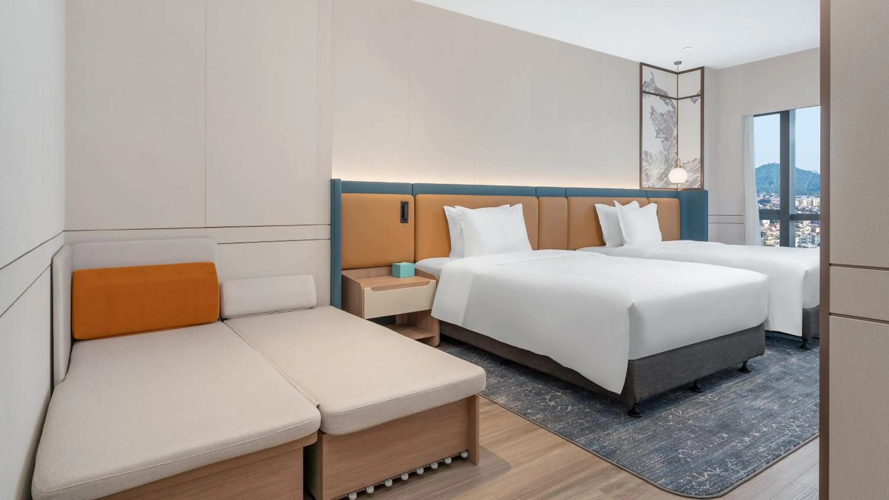 Photo of the whole room, Bed in Holiday Inn Express Shunde Daliang by IHG