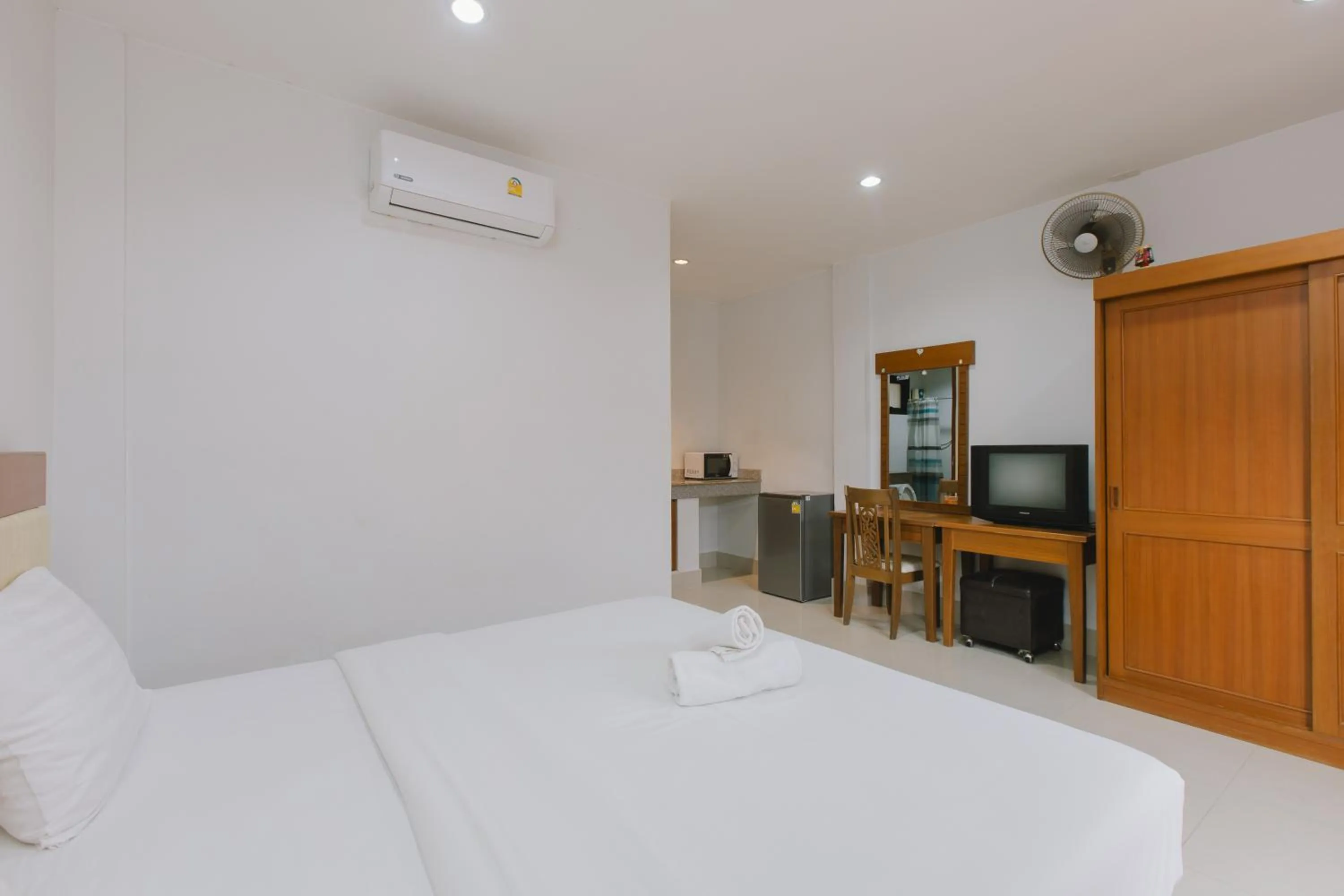 Double Studio Kitchenette with Balcony - single occupancy in Kataonsea bungalows