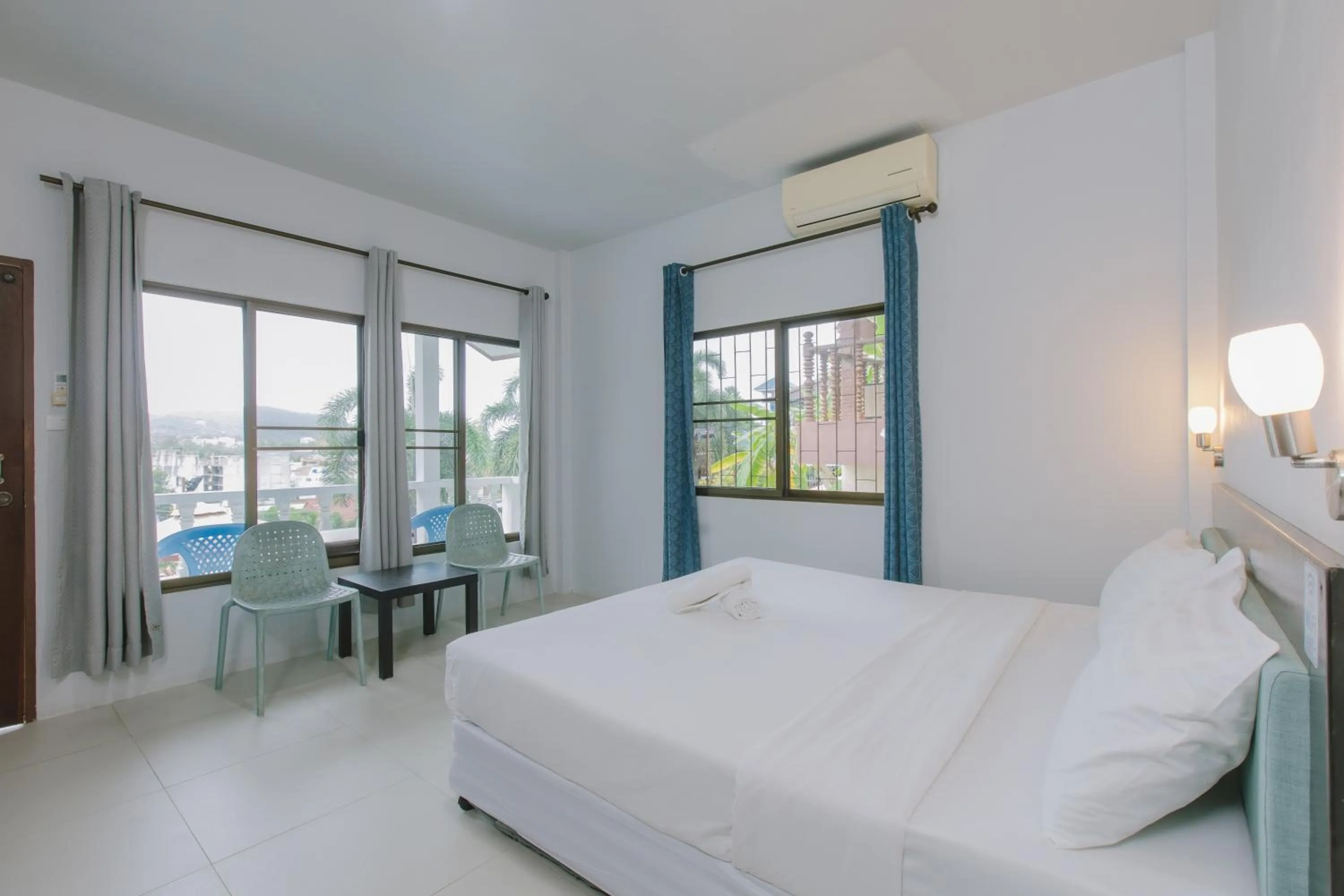 Photo of the whole room, Bed in Kataonsea bungalows