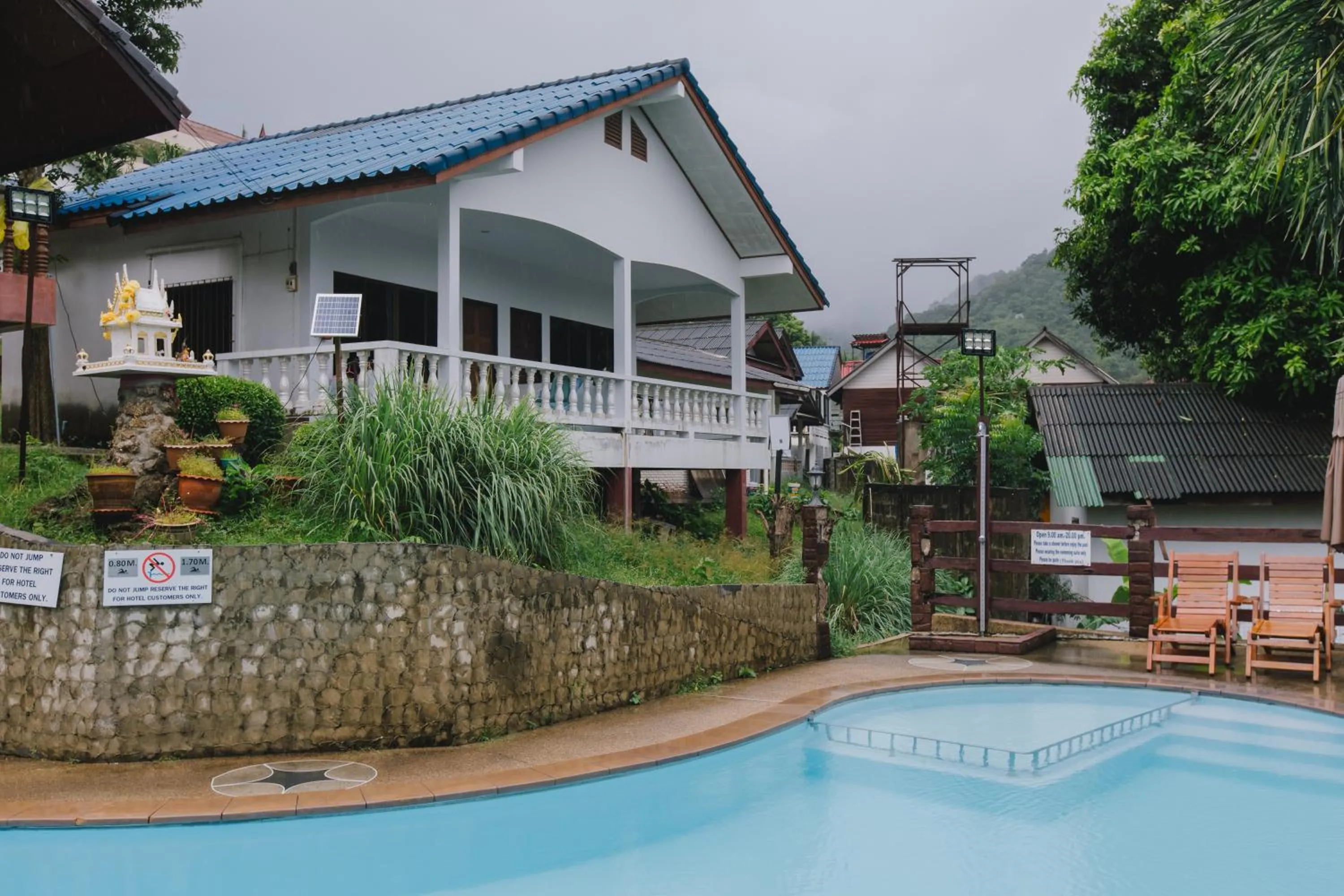 Swimming pool in Kataonsea bungalows