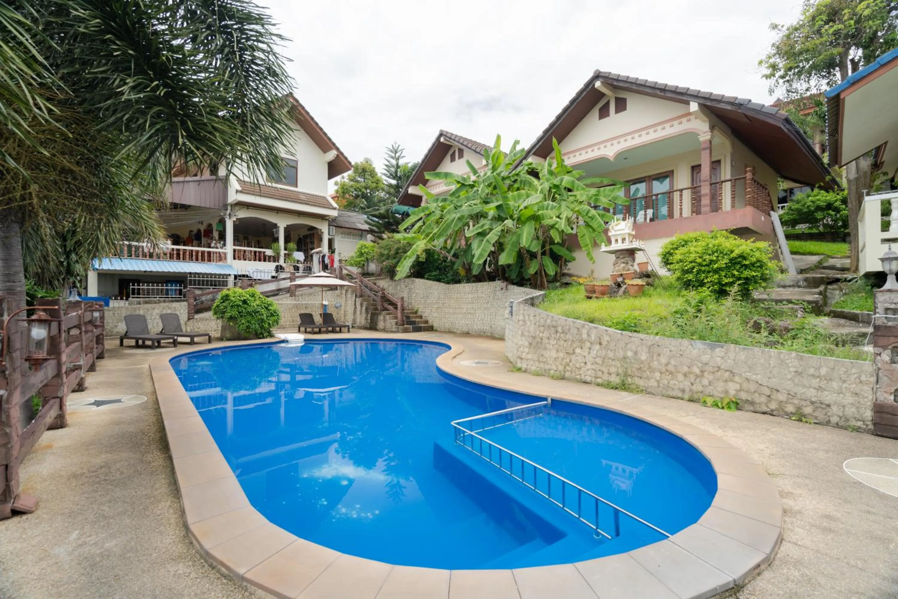 Swimming pool in Kataonsea bungalows