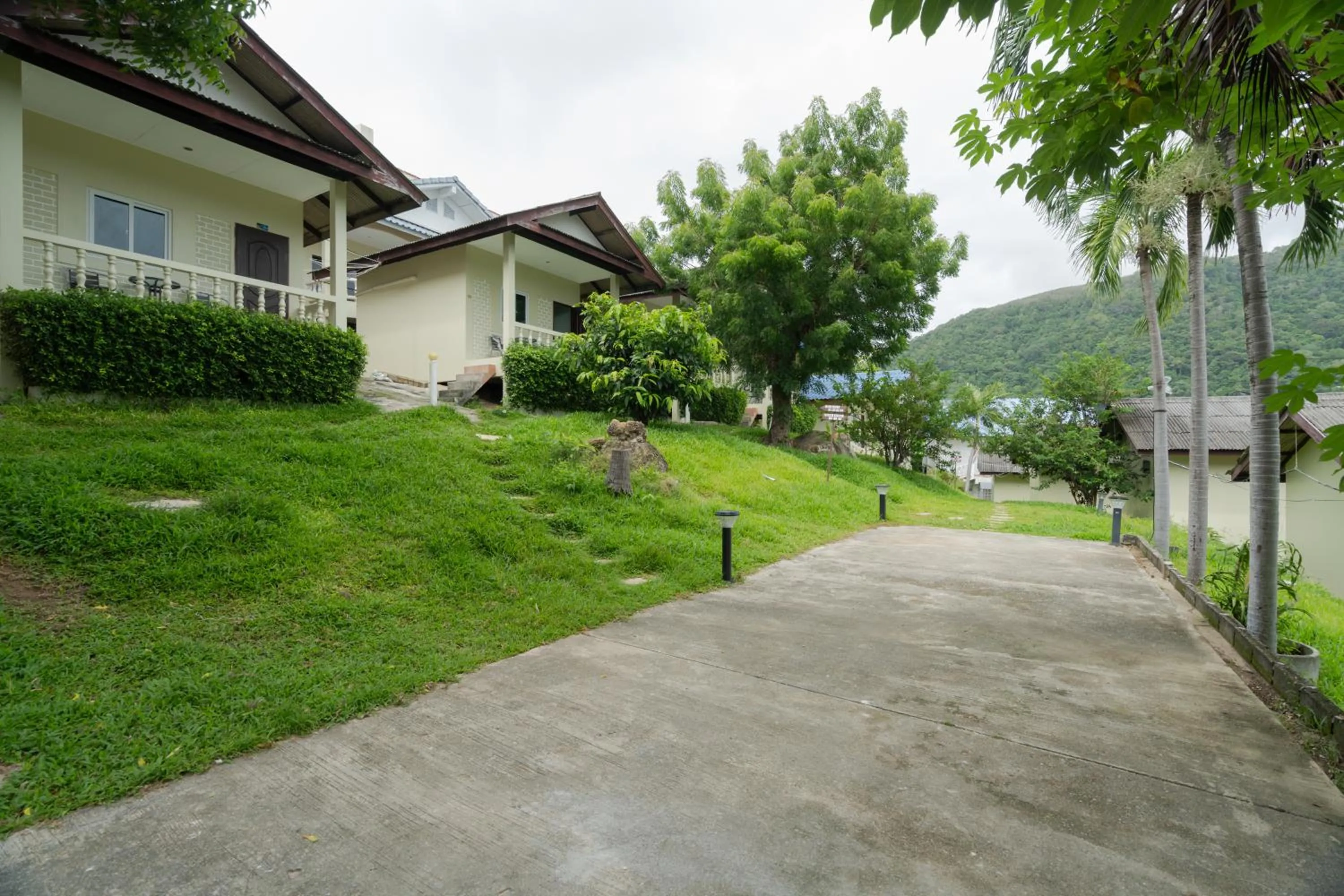 Garden in Kataonsea bungalows