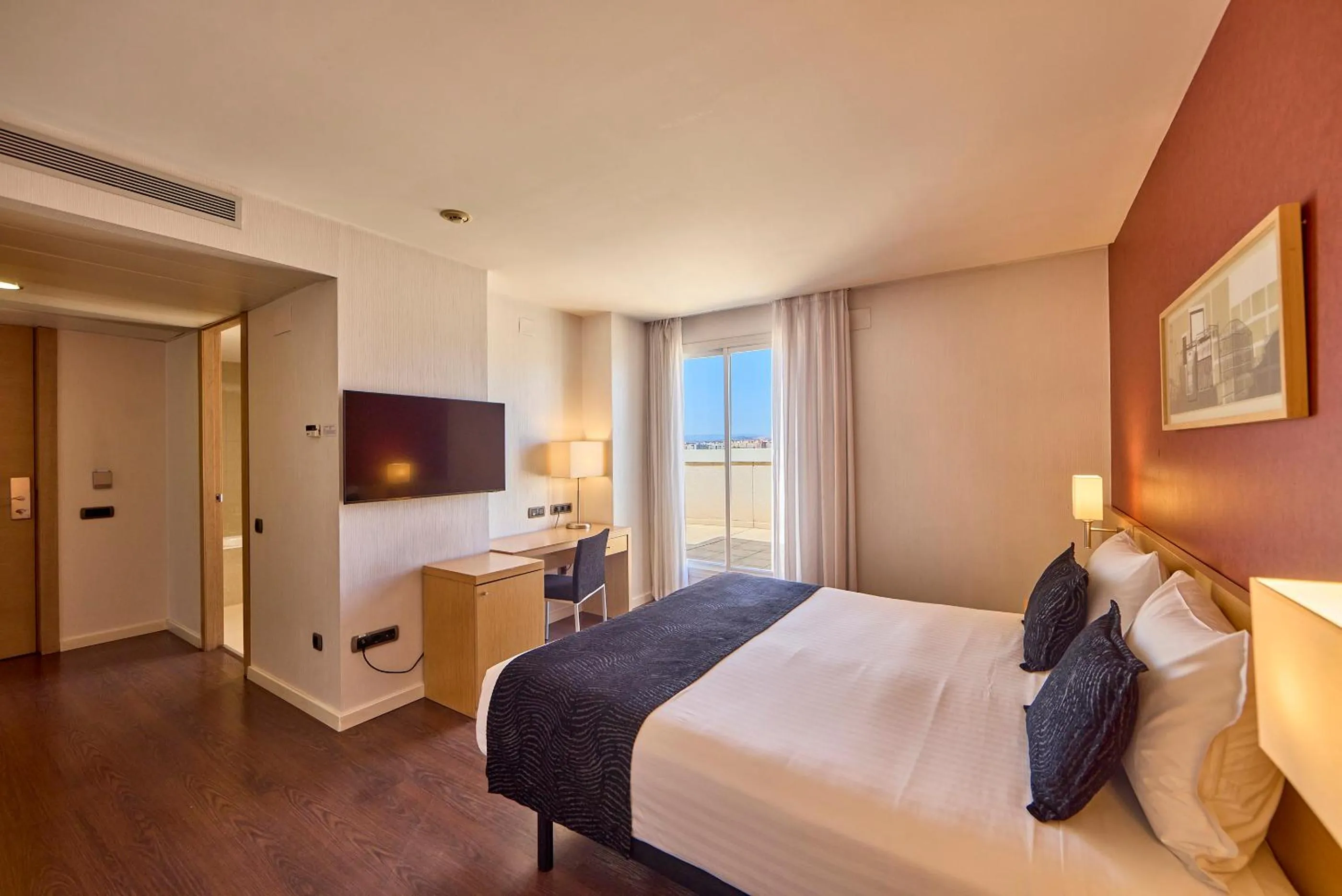 Photo of the whole room, Bed in Civis Luz Castellón 4*S