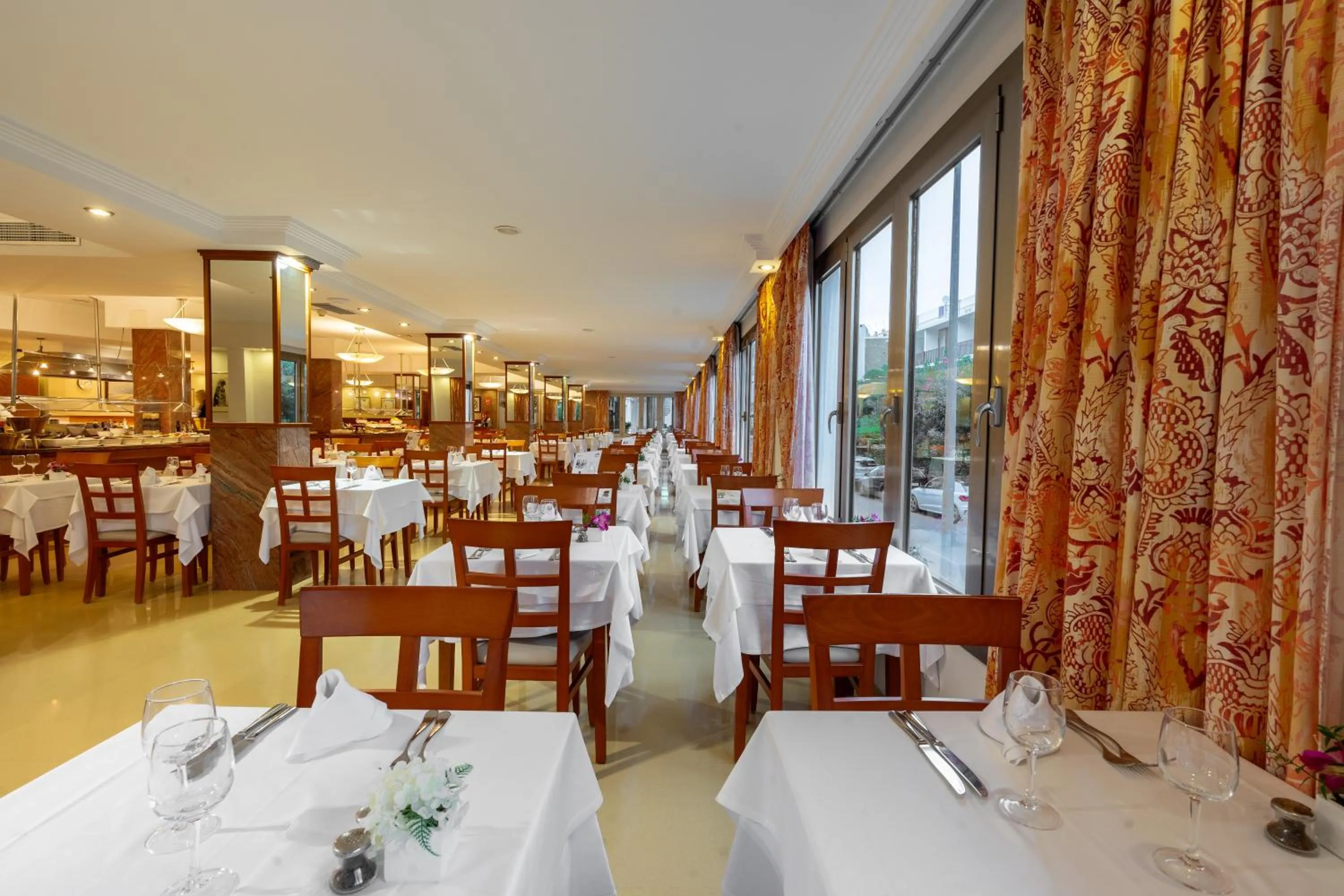 Dining area in Bellamar Hotel Beach & Spa
