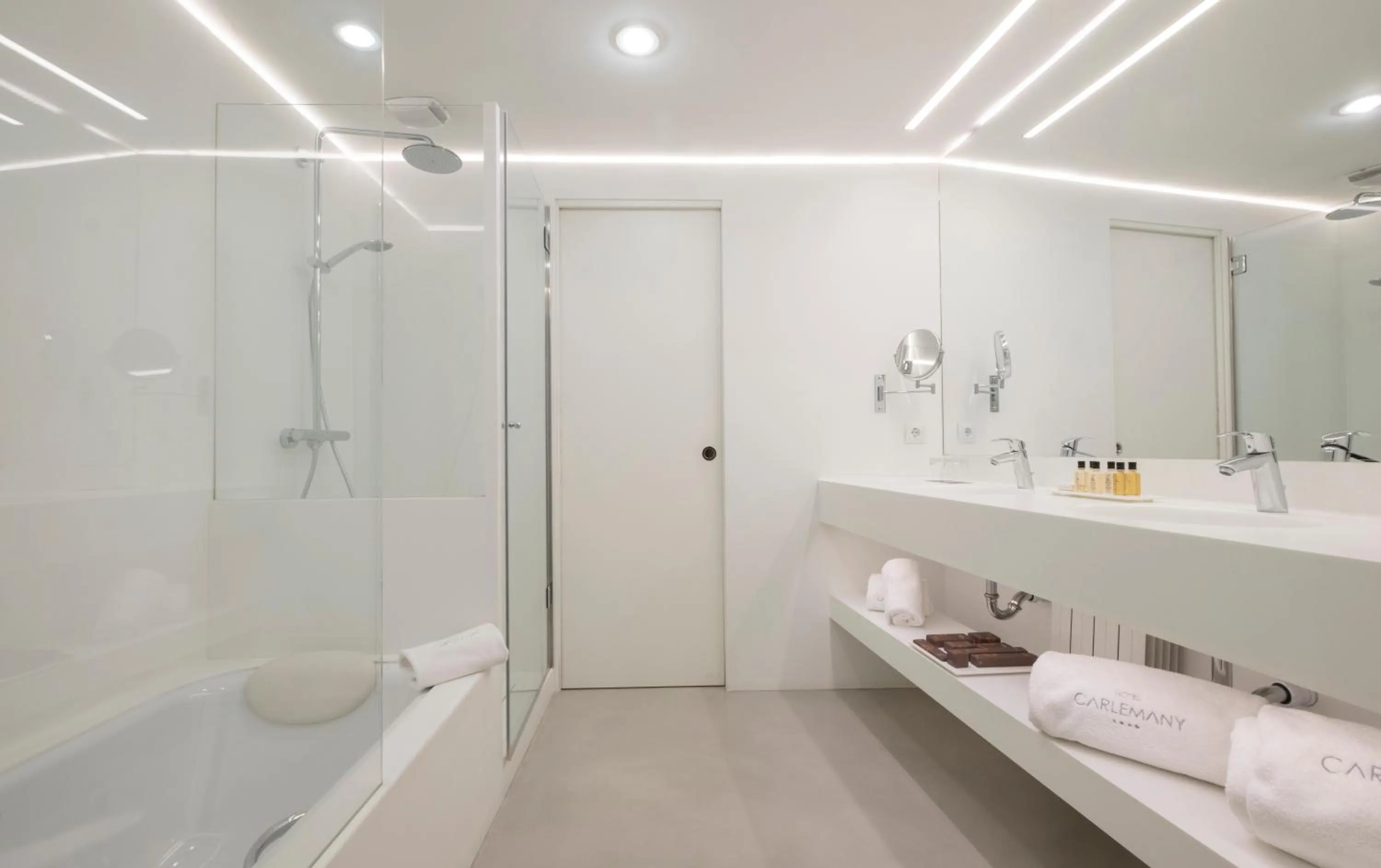 Bathroom in Carlemany Girona