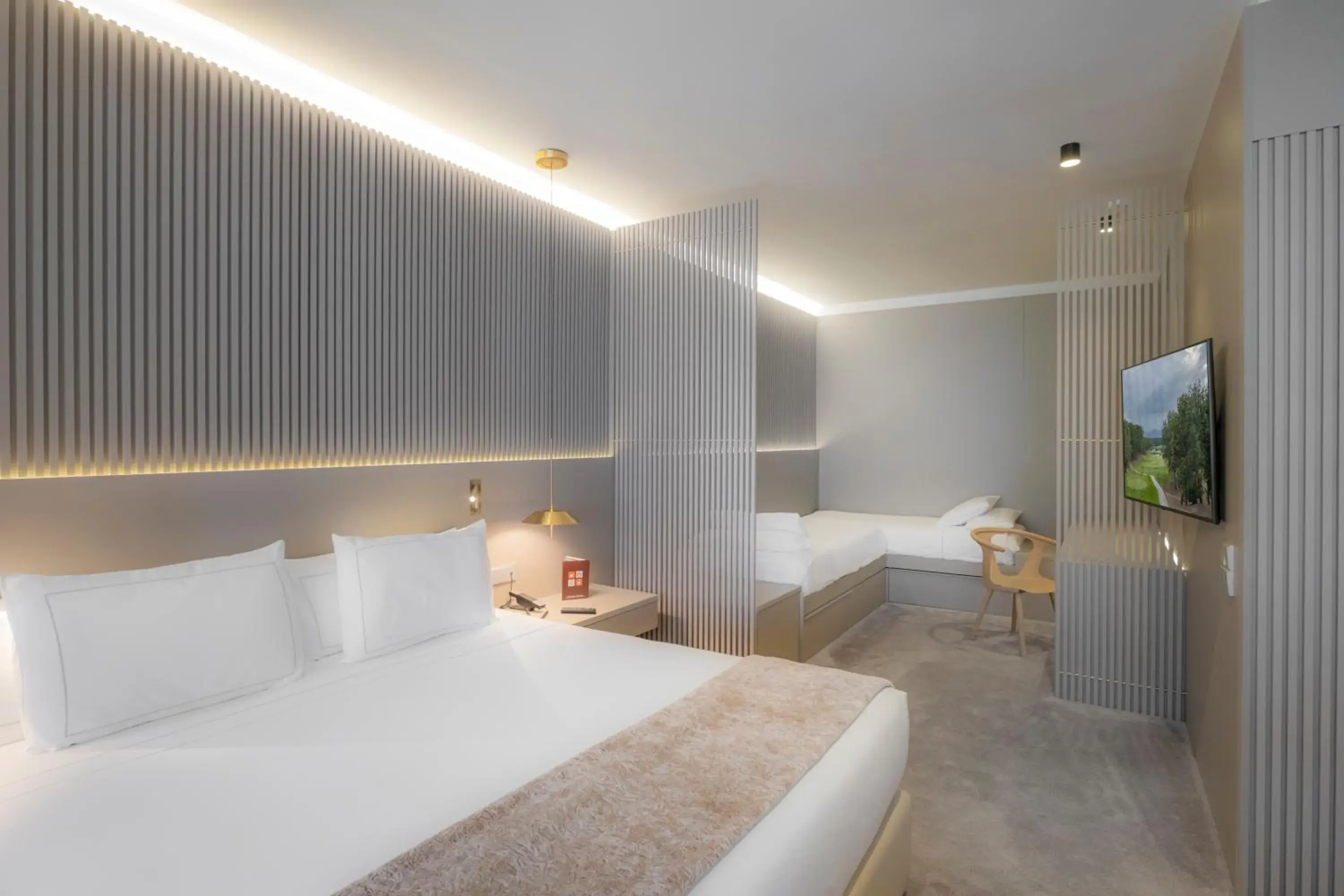 Family Room (2 Adults + 2 Child) in Carlemany Girona Family Room (2 Adults + 2 Child) in Carlemany Girona