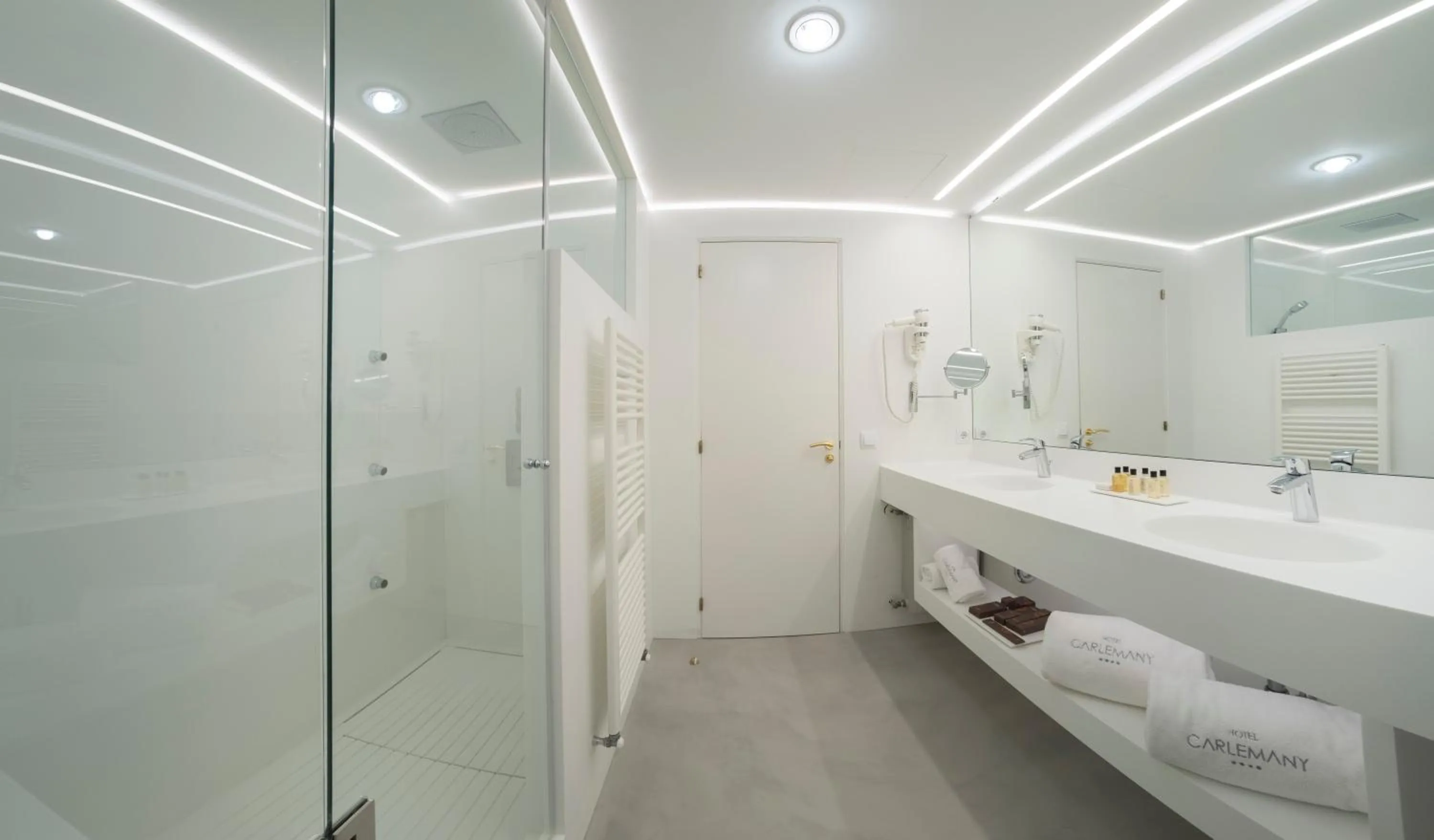 Bathroom in Carlemany Girona