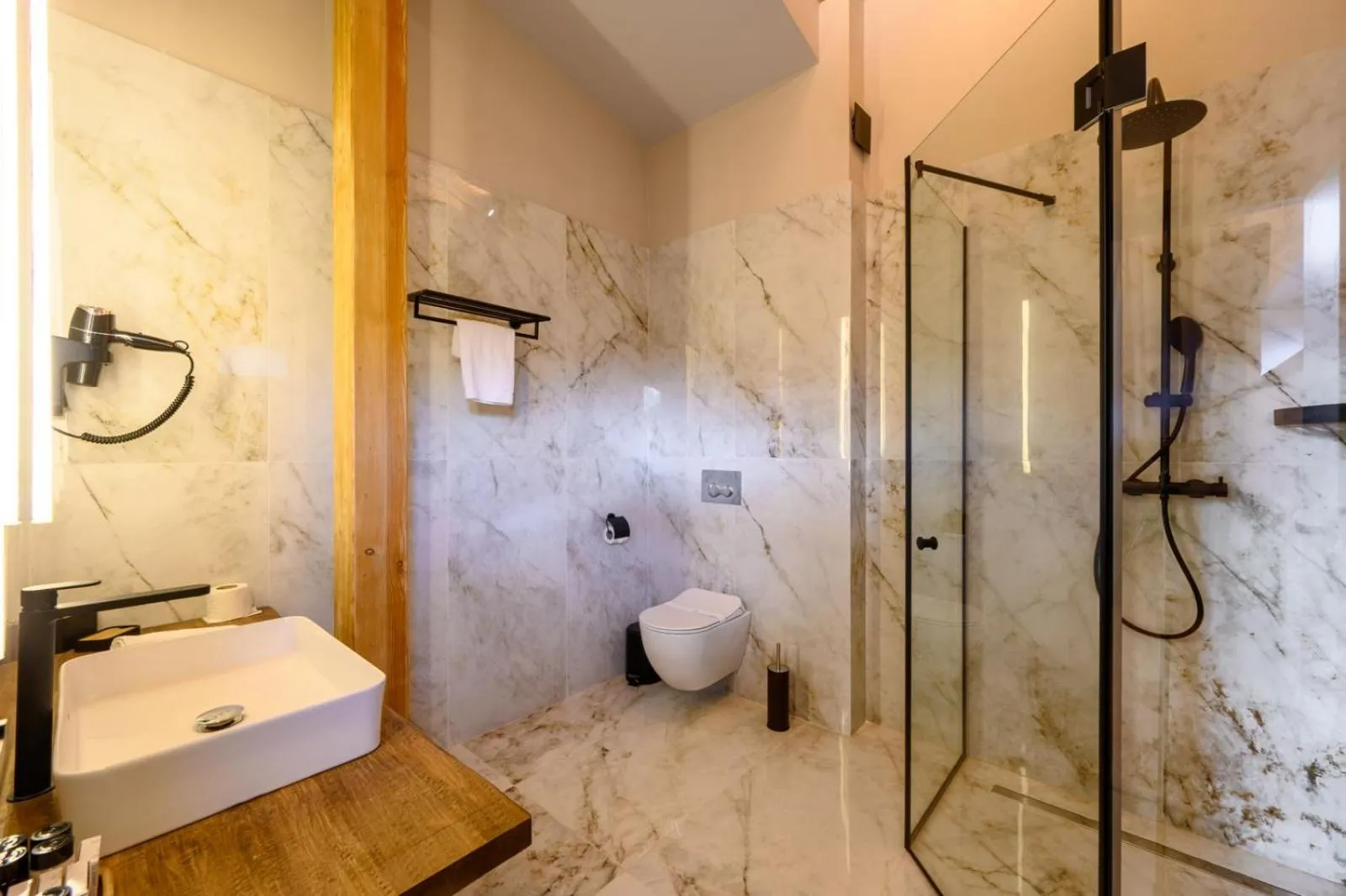 Shower in Grand Hotel Therme