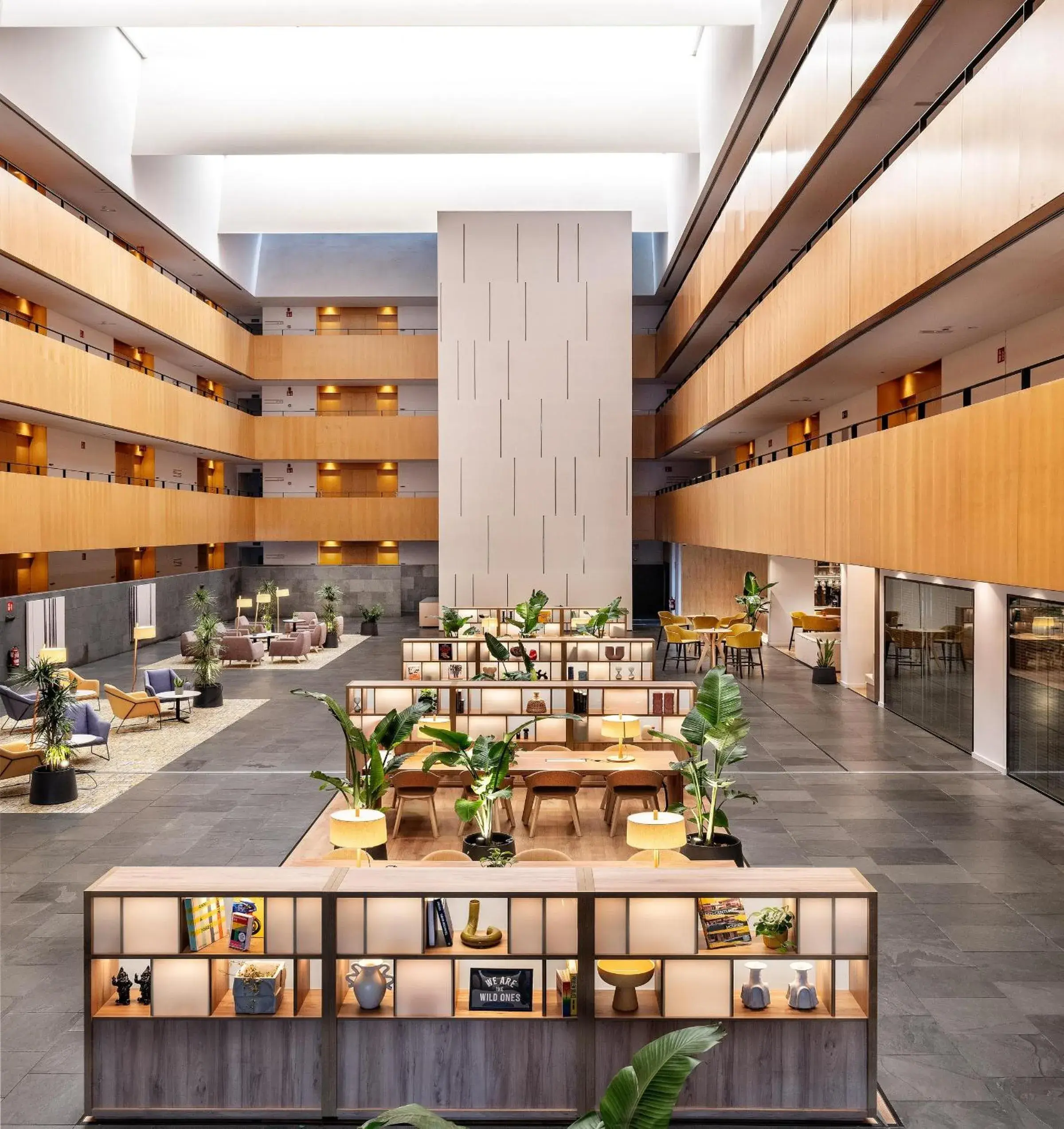 Lobby or reception in INNSiDE by Meliá Barcelona Aeropuerto Lobby or reception in INNSiDE by Meliá Barcelona Aeropuerto