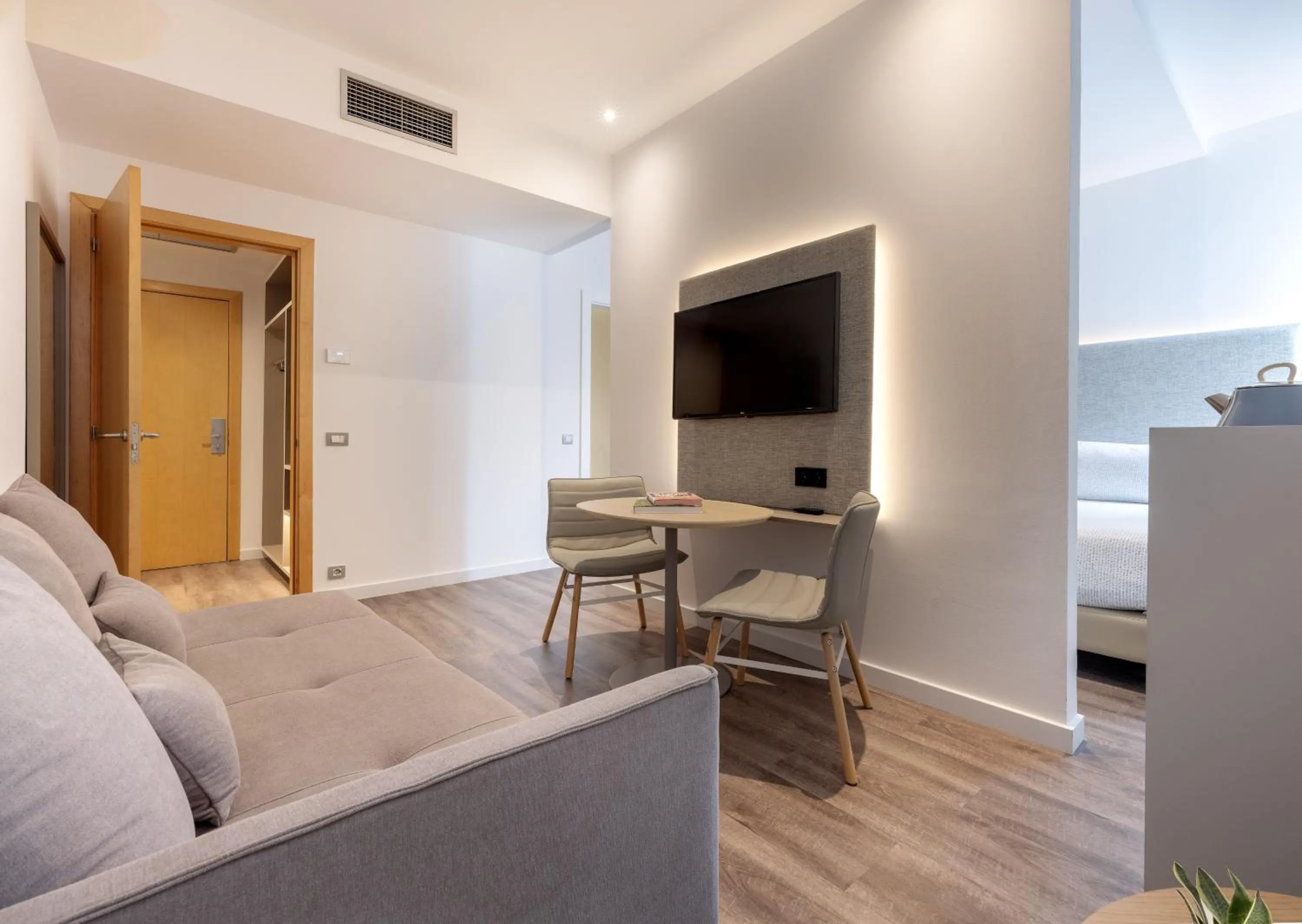 TV and multimedia in INNSiDE by Meliá Barcelona Aeropuerto