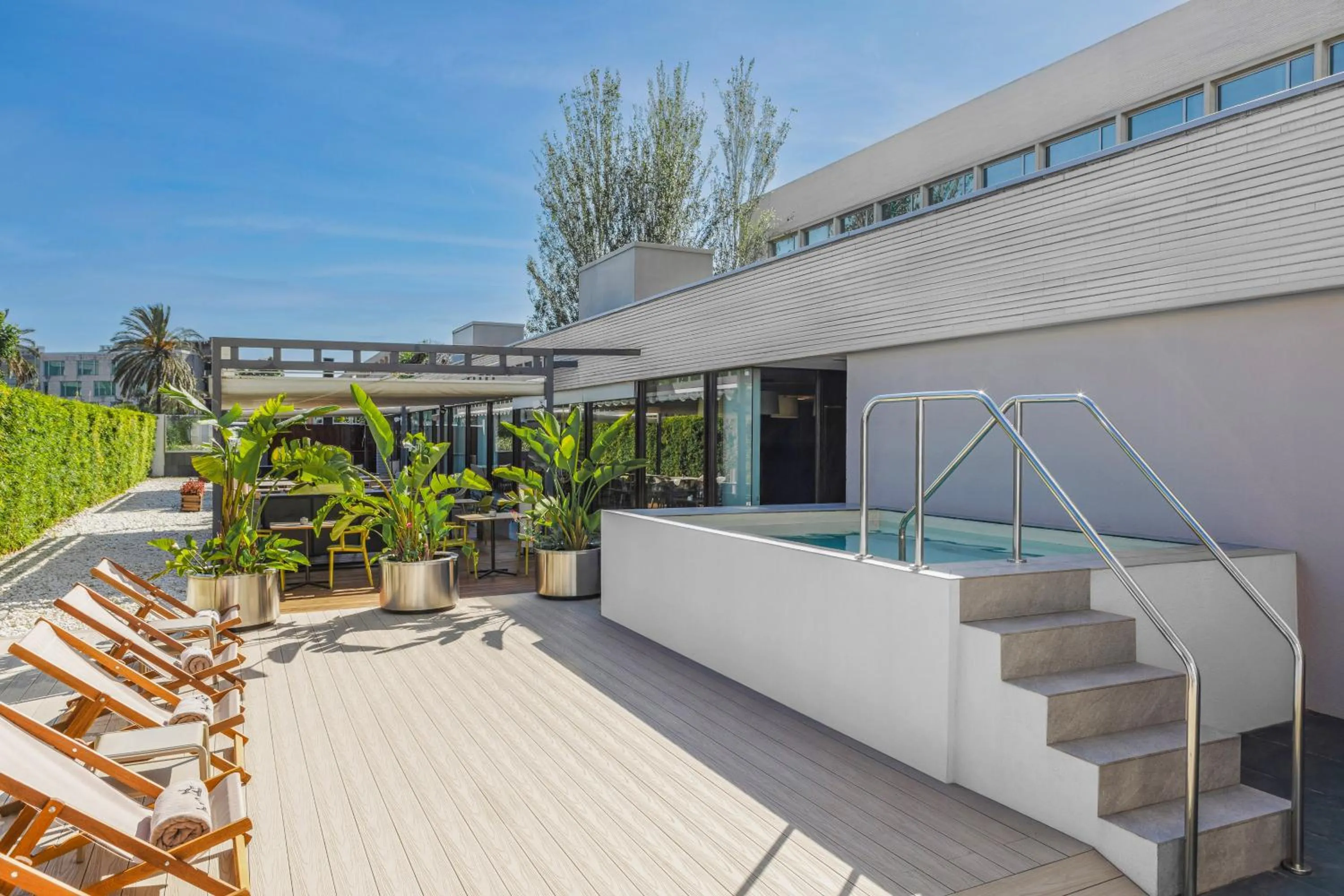 Swimming pool in INNSiDE by Meliá Barcelona Aeropuerto