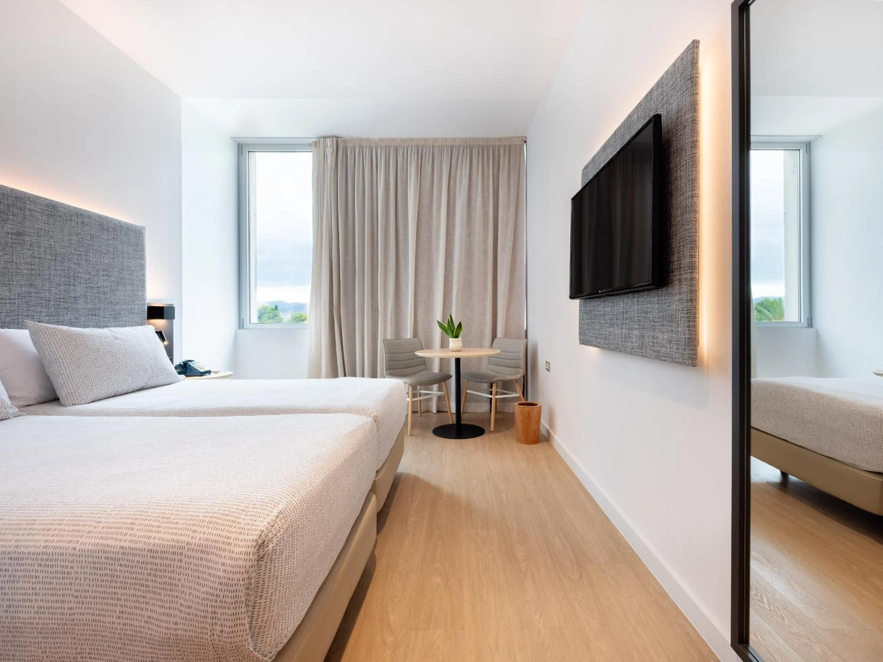 Bedroom, Bed in INNSiDE by Meliá Barcelona Aeropuerto