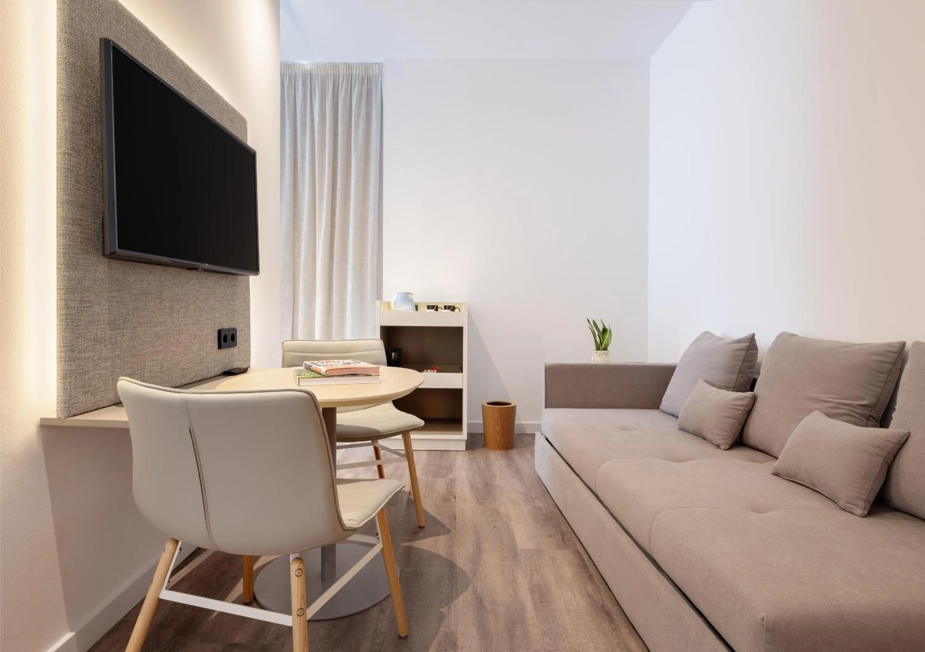 TV and multimedia in INNSiDE by Meliá Barcelona Aeropuerto