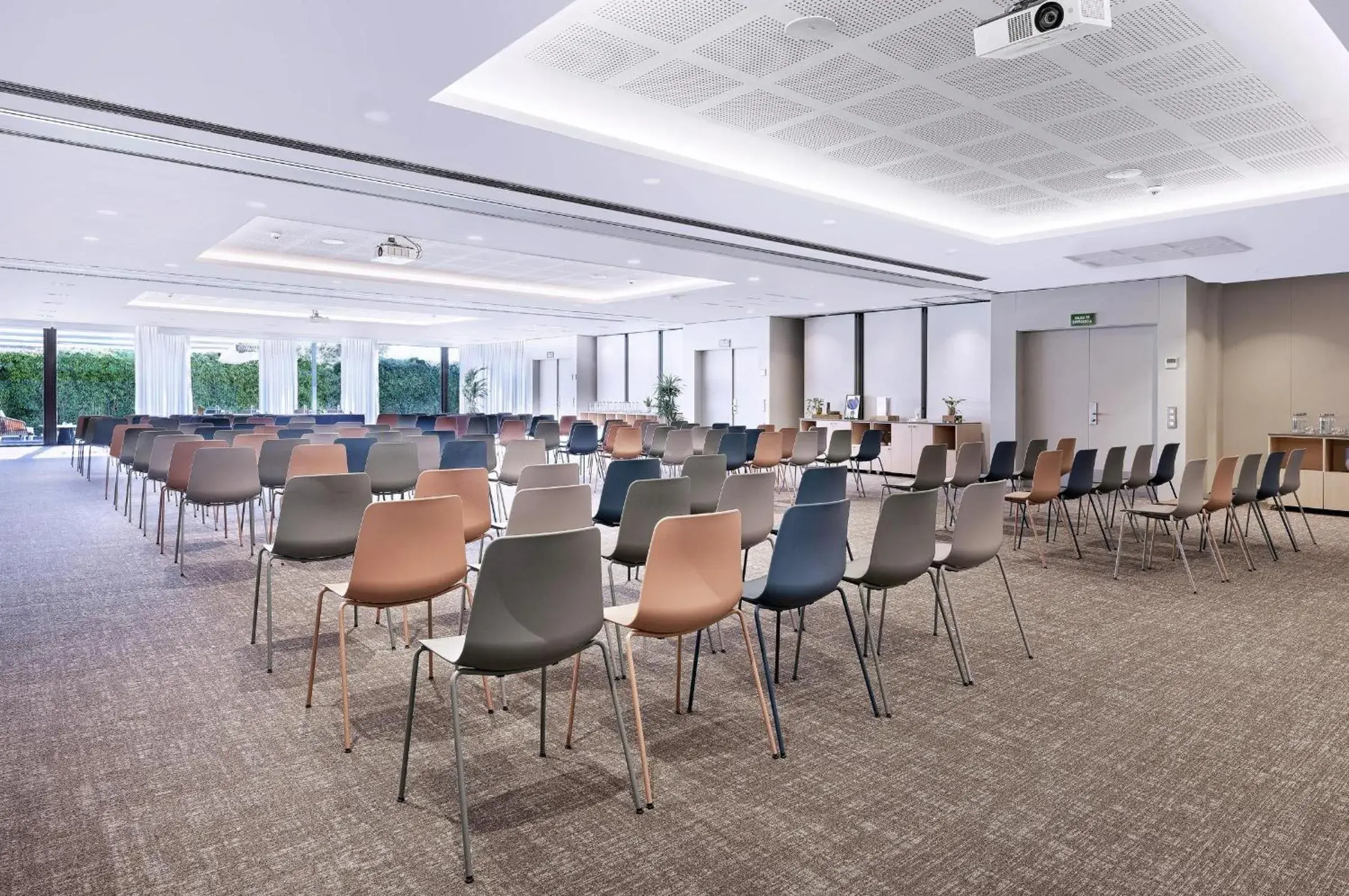 Living room in INNSiDE by Meliá Barcelona Aeropuerto Living room in INNSiDE by Meliá Barcelona Aeropuerto