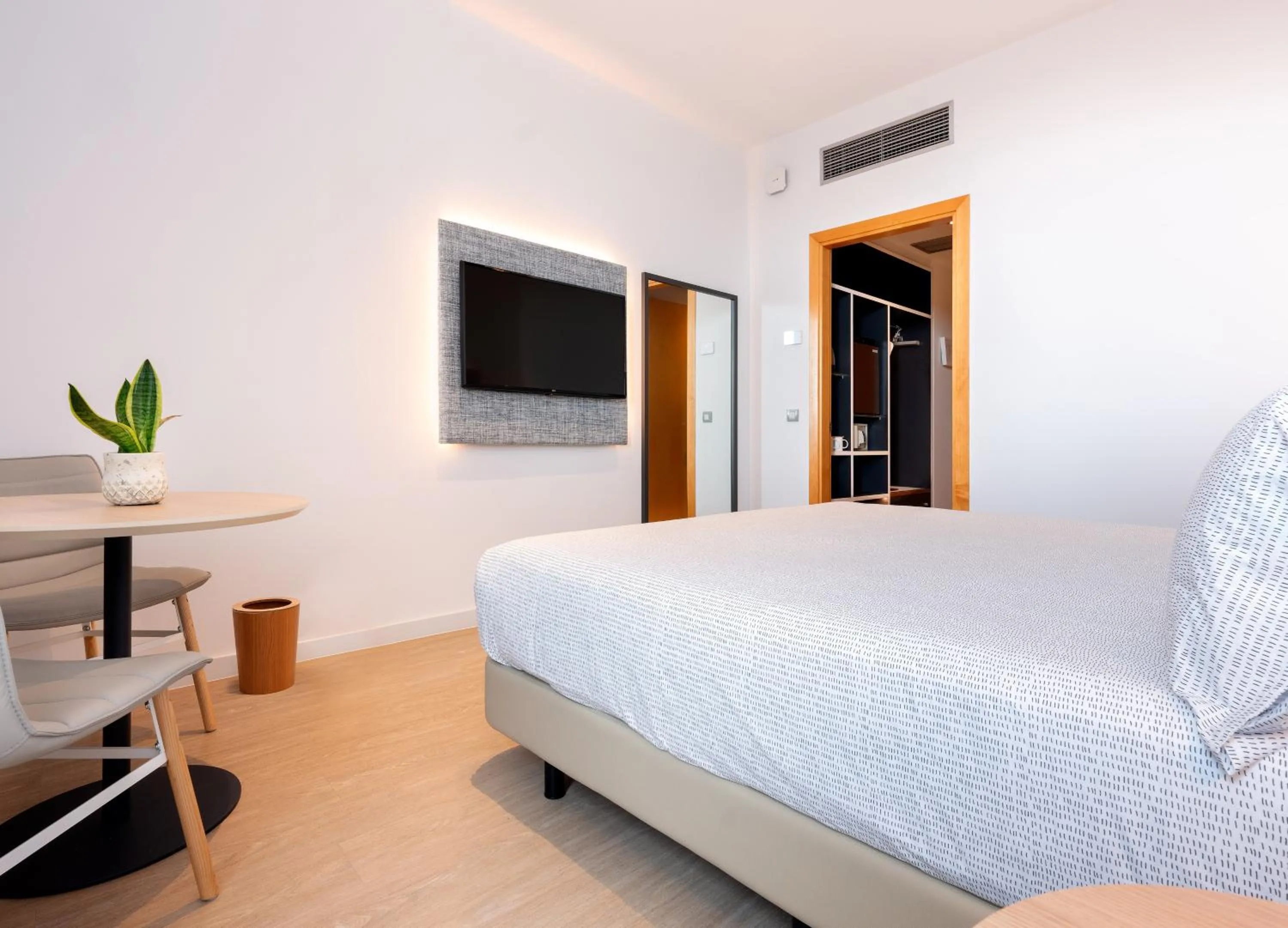 Bed in INNSiDE by Meliá Barcelona Aeropuerto