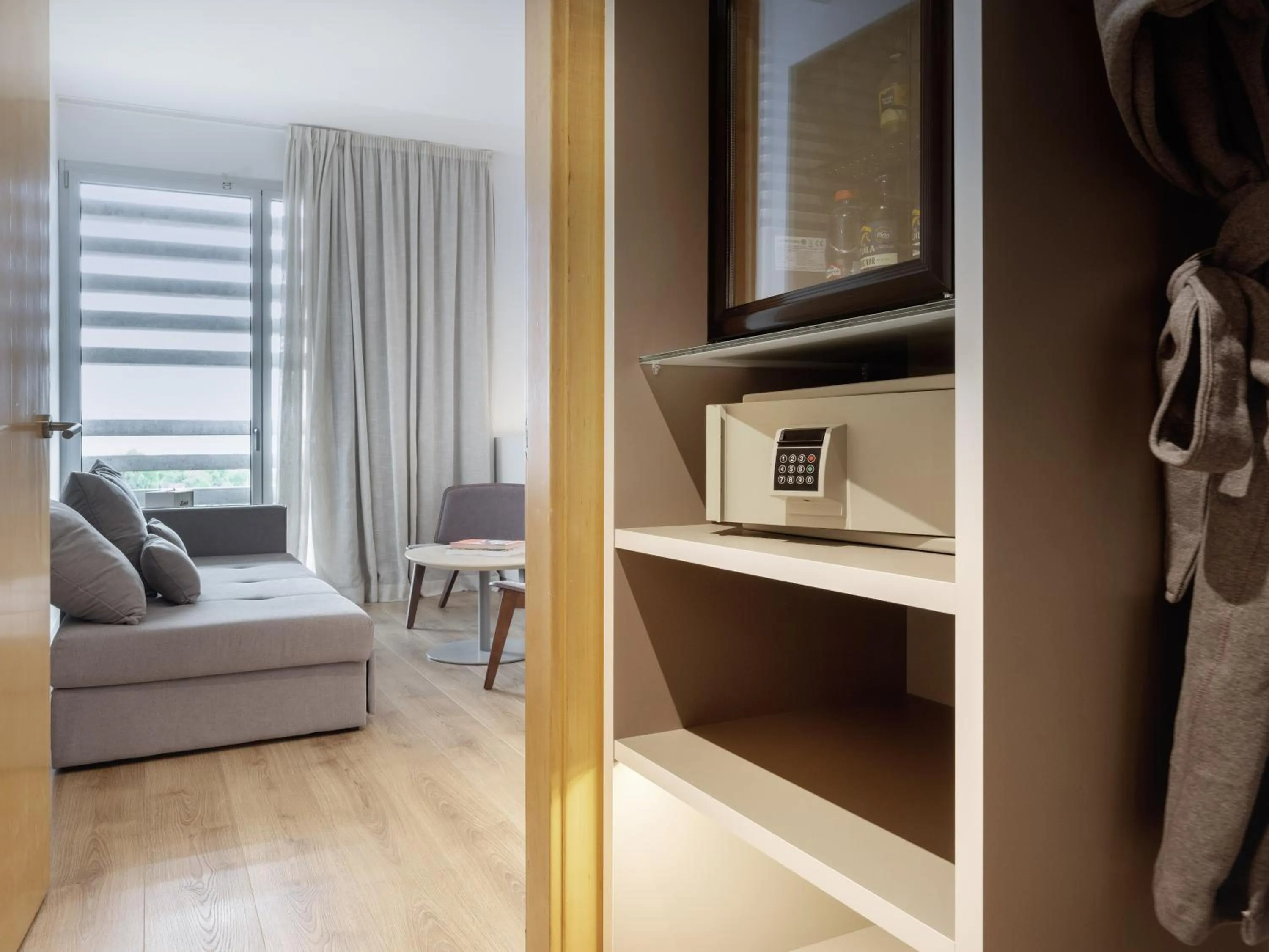 Photo of the whole room, Bed in INNSiDE by Meliá Barcelona Aeropuerto