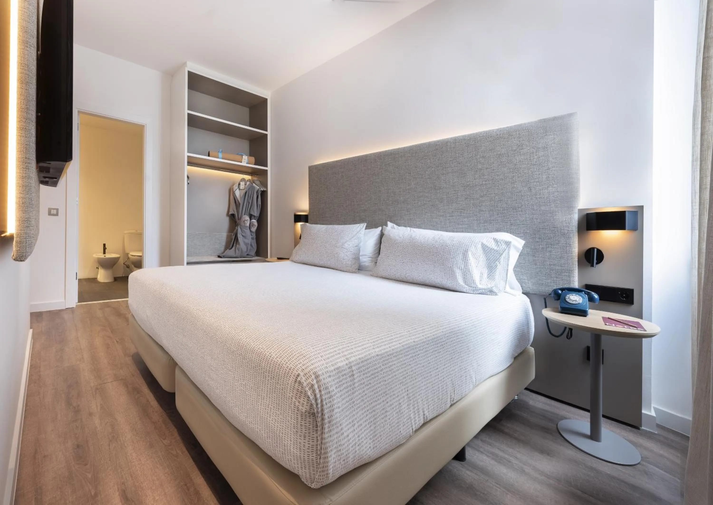 Bed in INNSiDE by Meliá Barcelona Aeropuerto