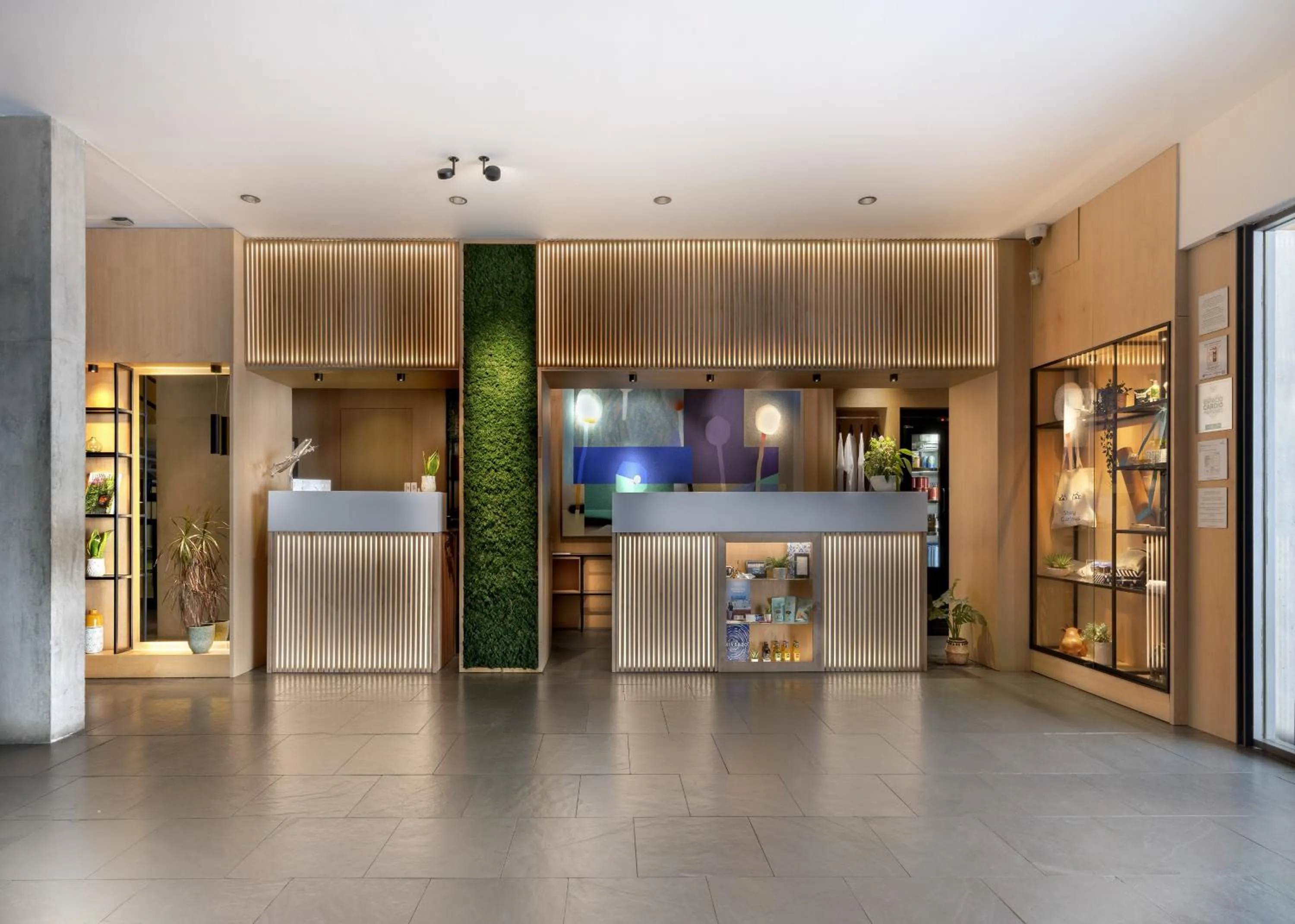 Lobby or reception in INNSiDE by Meliá Barcelona Aeropuerto