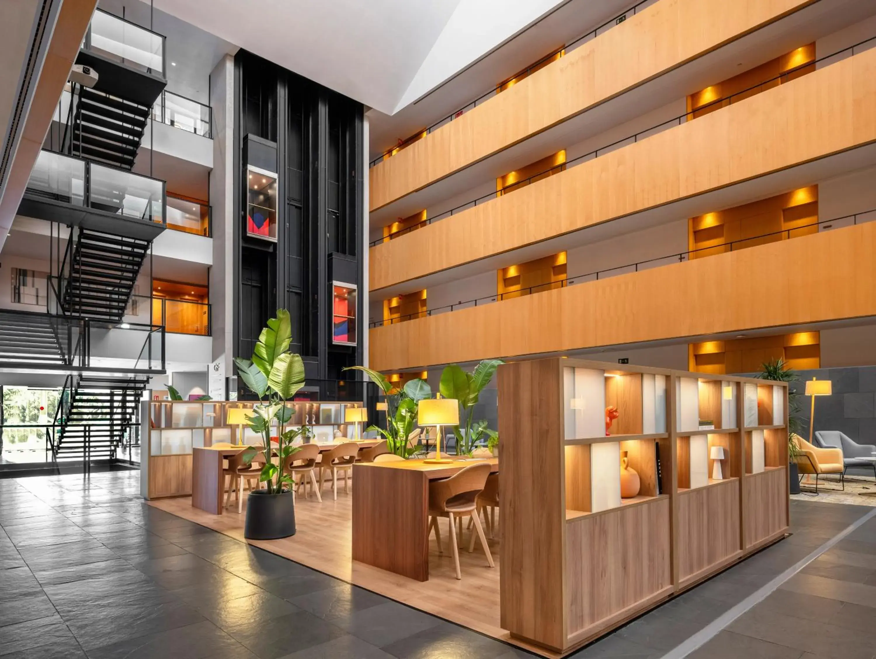 Lobby or reception in INNSiDE by Meliá Barcelona Aeropuerto Lobby or reception in INNSiDE by Meliá Barcelona Aeropuerto