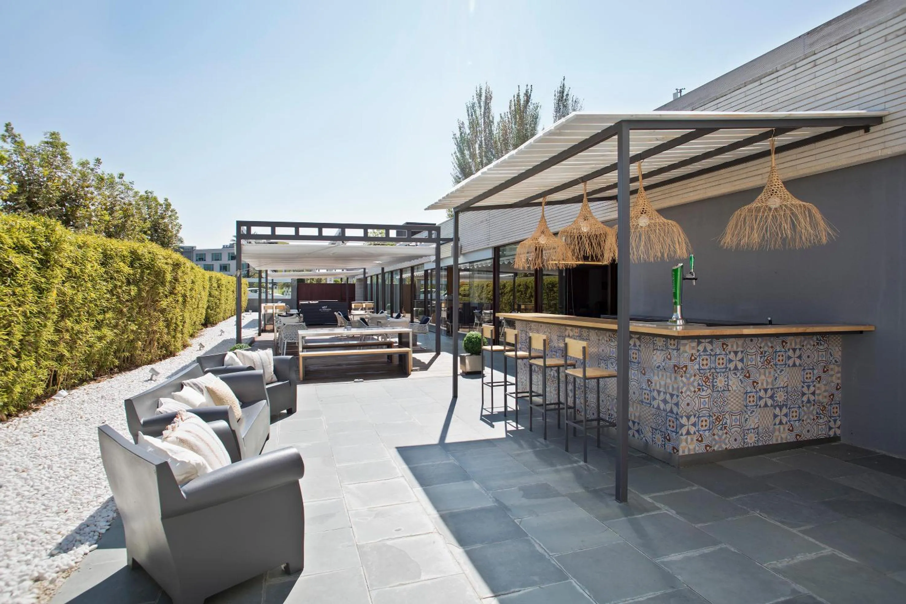 Lounge or bar in INNSiDE by Meliá Barcelona Aeropuerto