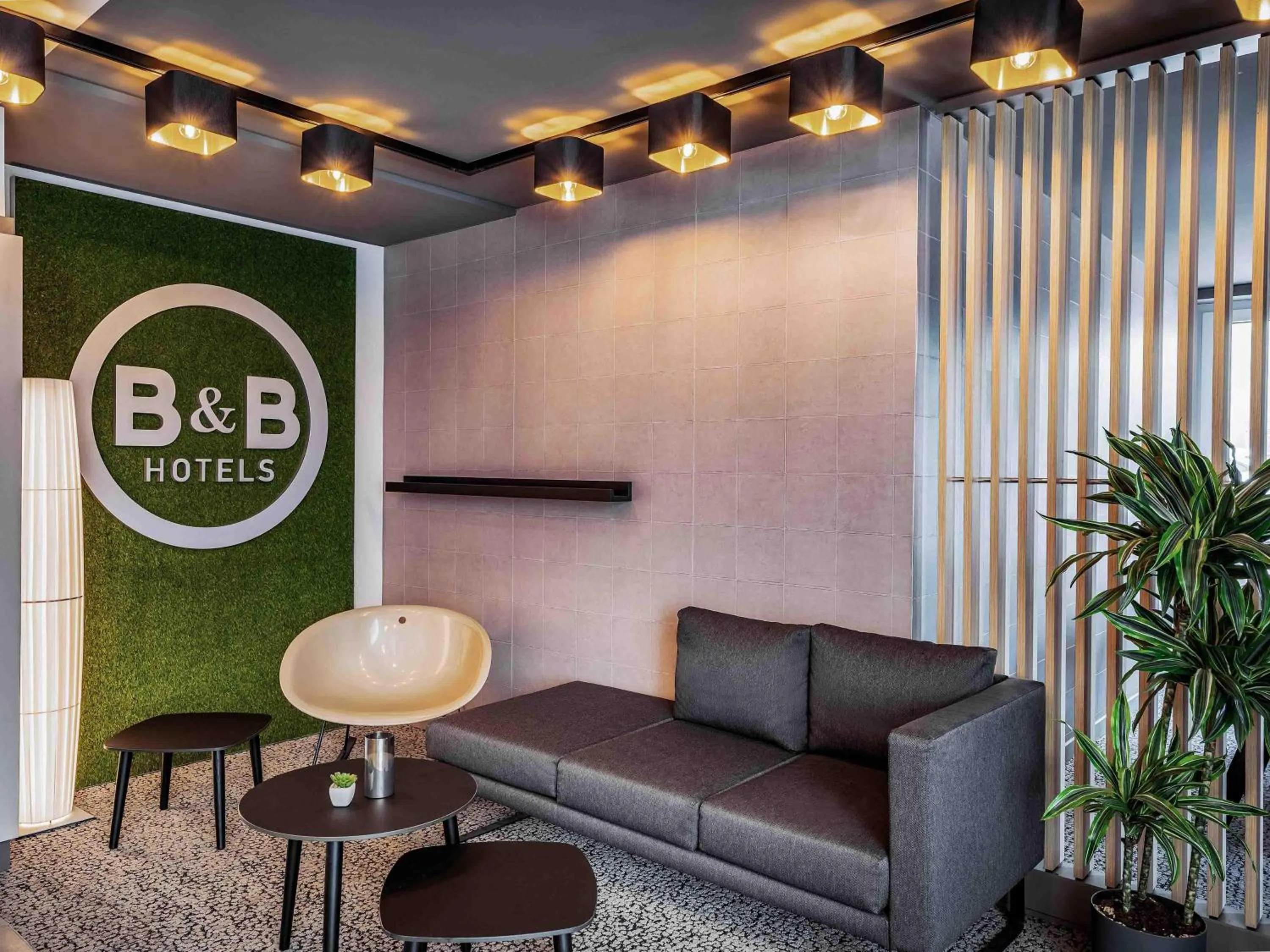 Lobby or reception in B&B Hotel Villingen-Schwenningen