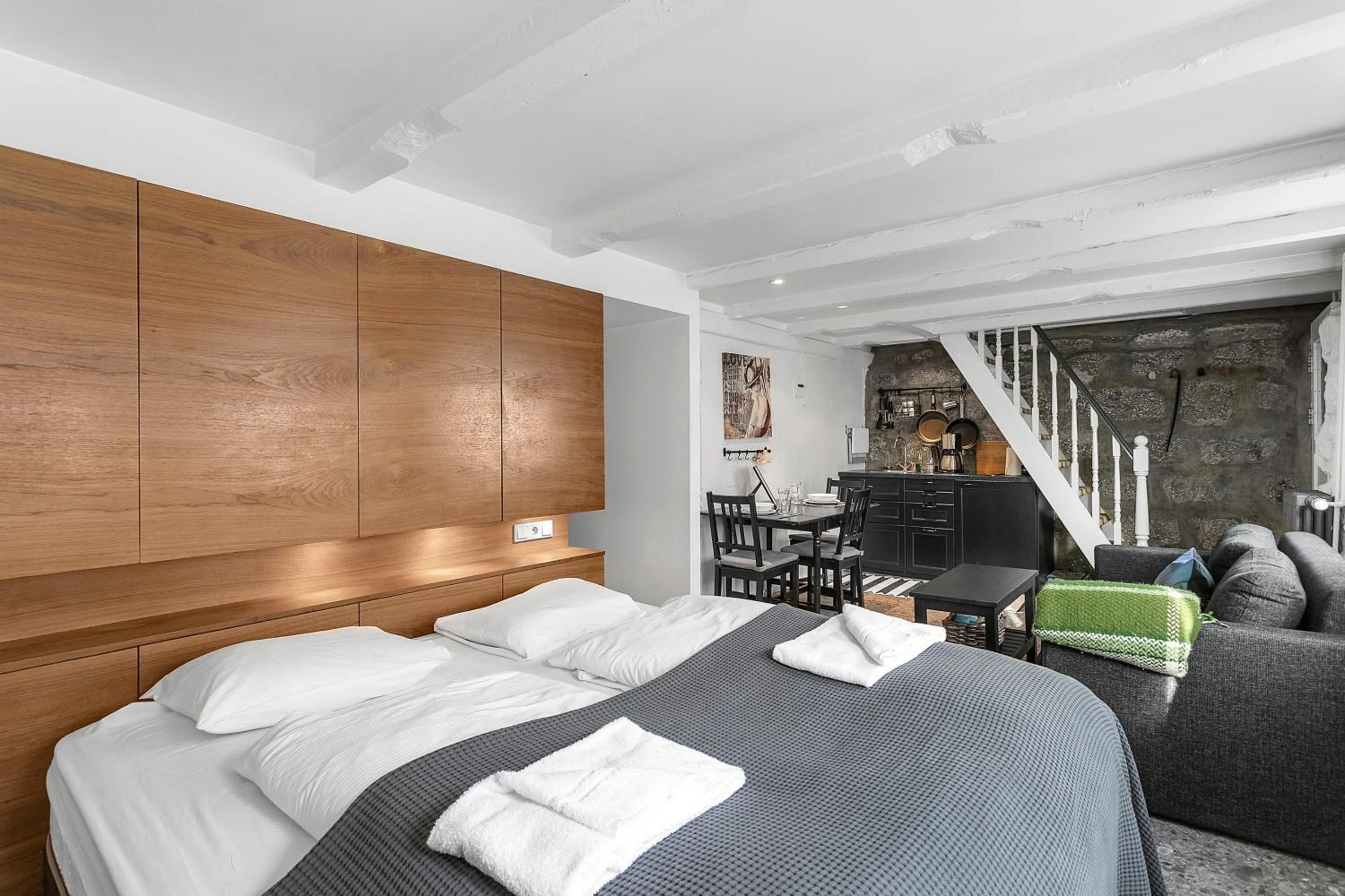 Studio – No Onsite Parking in Baron Downtown Apartments by Heimaleiga