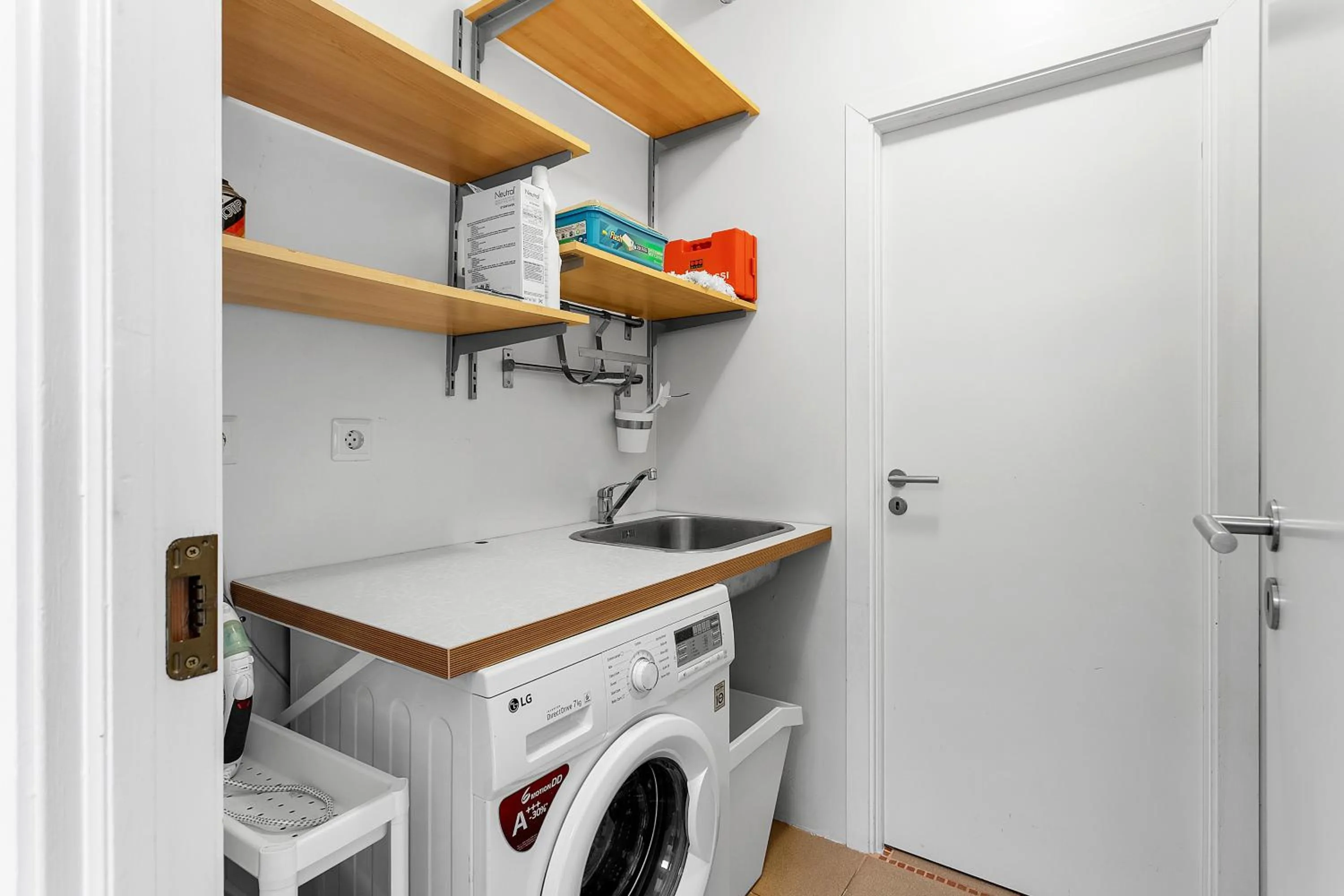washing machine in Baron Downtown Apartments by Heimaleiga